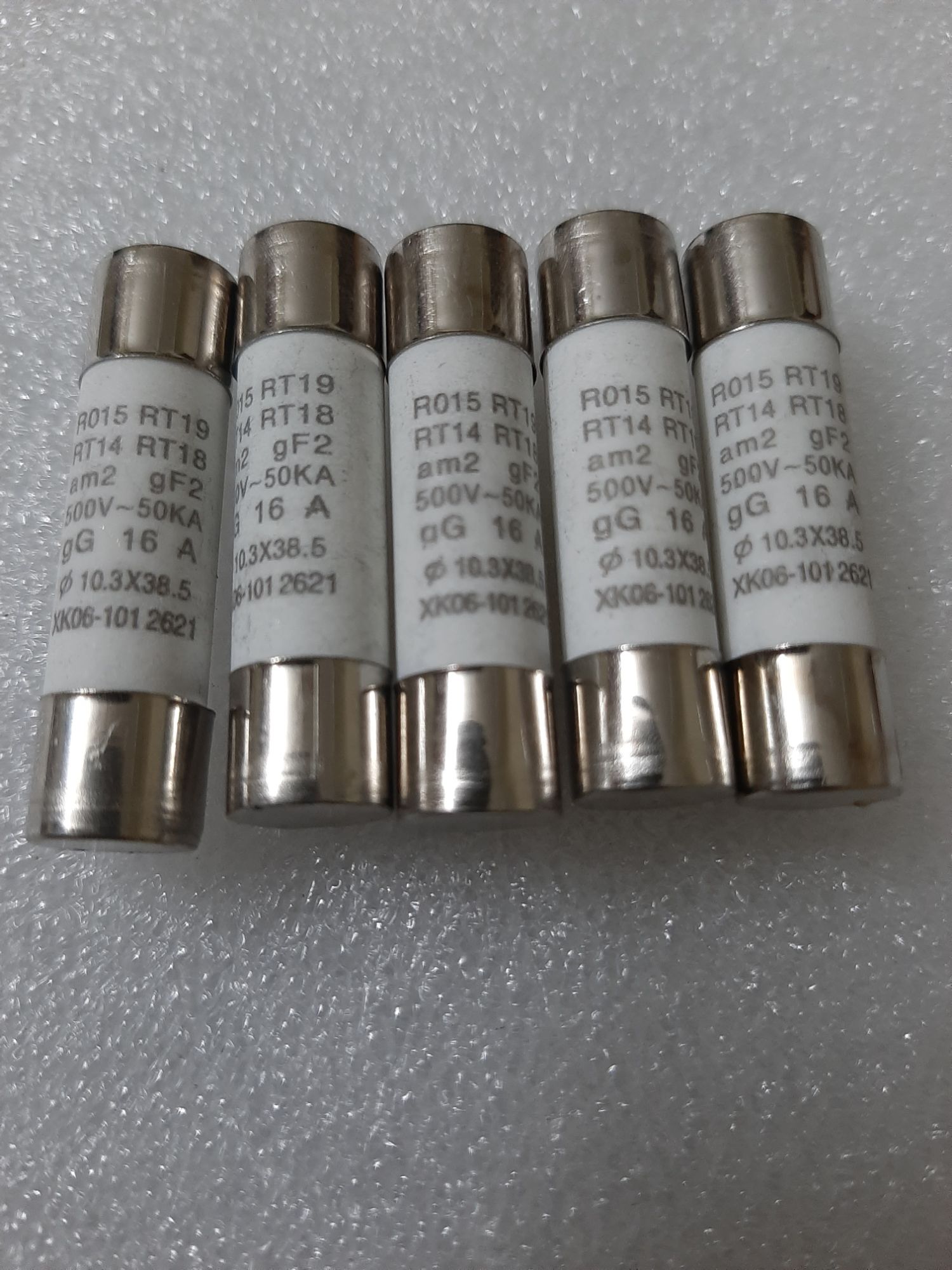 10 Cầu chì sứ 16A 10x38