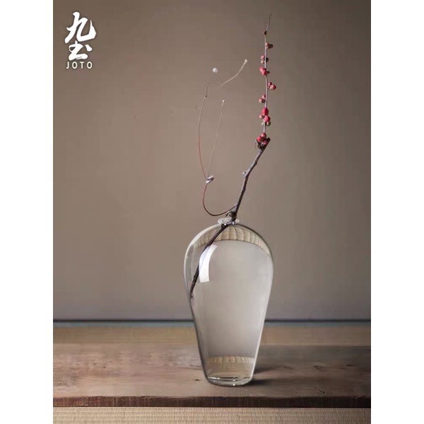 bình thủy tinh trong suốt cắm hoa