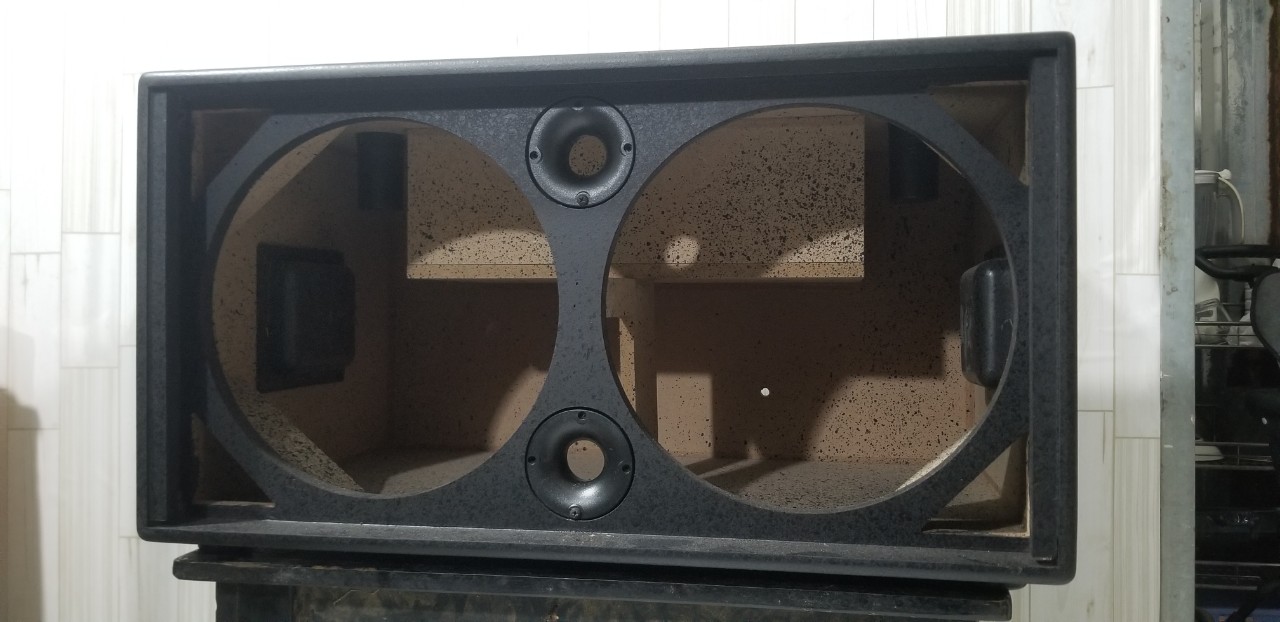 vỏ thùng loa 2 bass 30 đôi mạch 19x38 (lưới sắt)