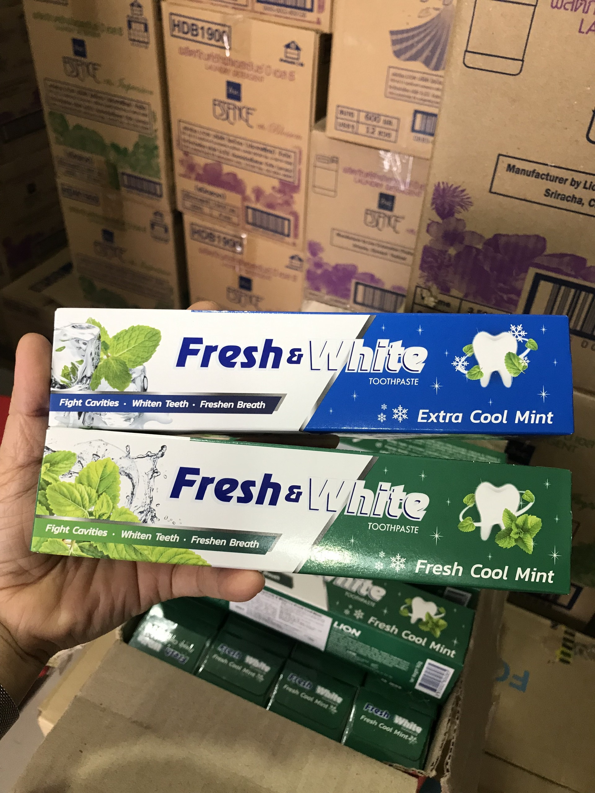 HCMKem đánh răng Fresh&White 160g Thailand
