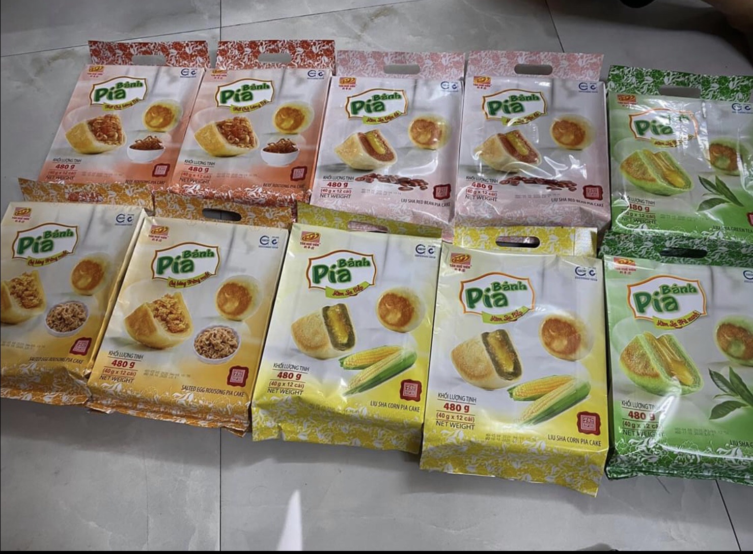 Bánh pía chà bông thịt bò Tân Huê Viên