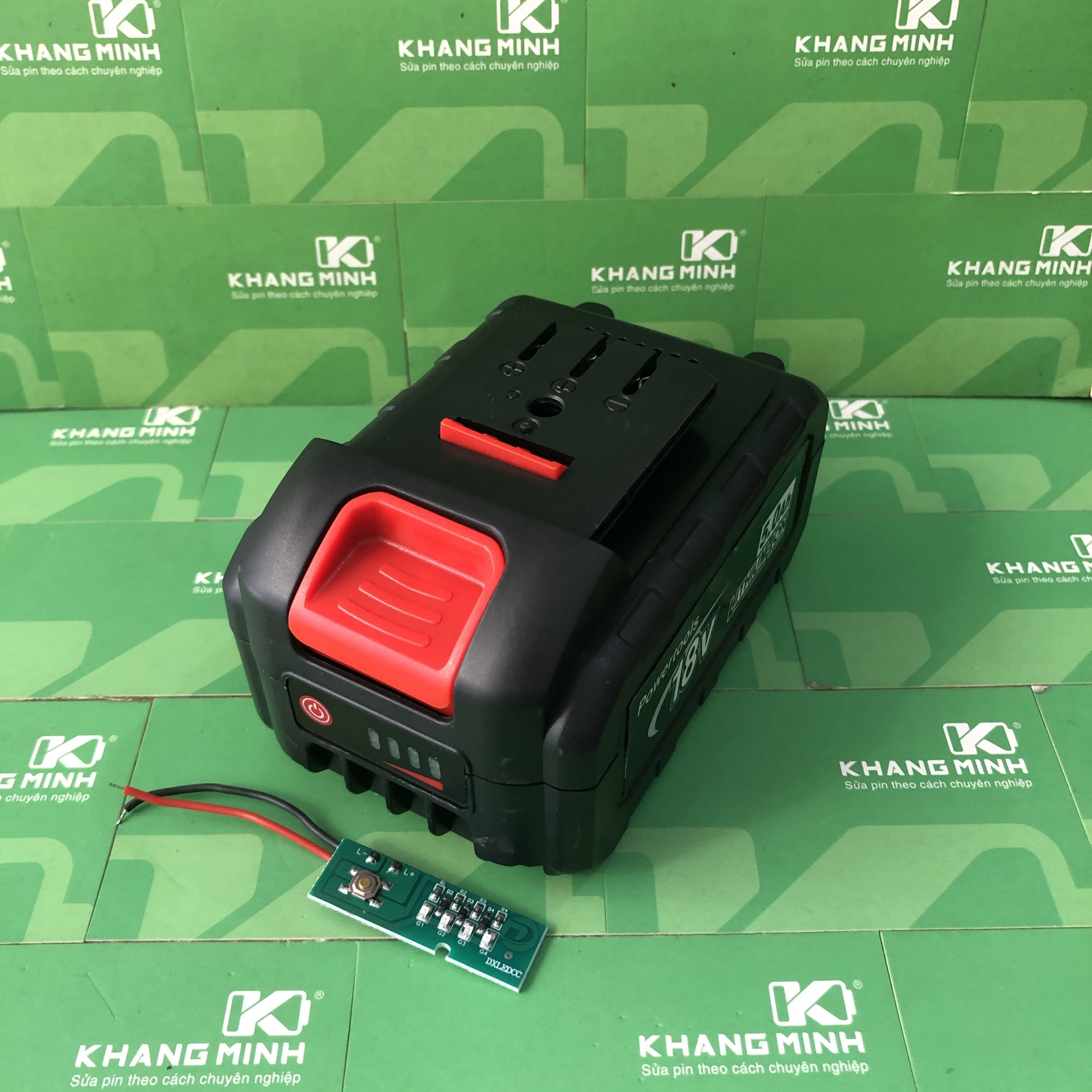 Vỏ mạch pin TQ 21V 5S - 2P trượt có Led báo pin và giắc sạc DC đứng