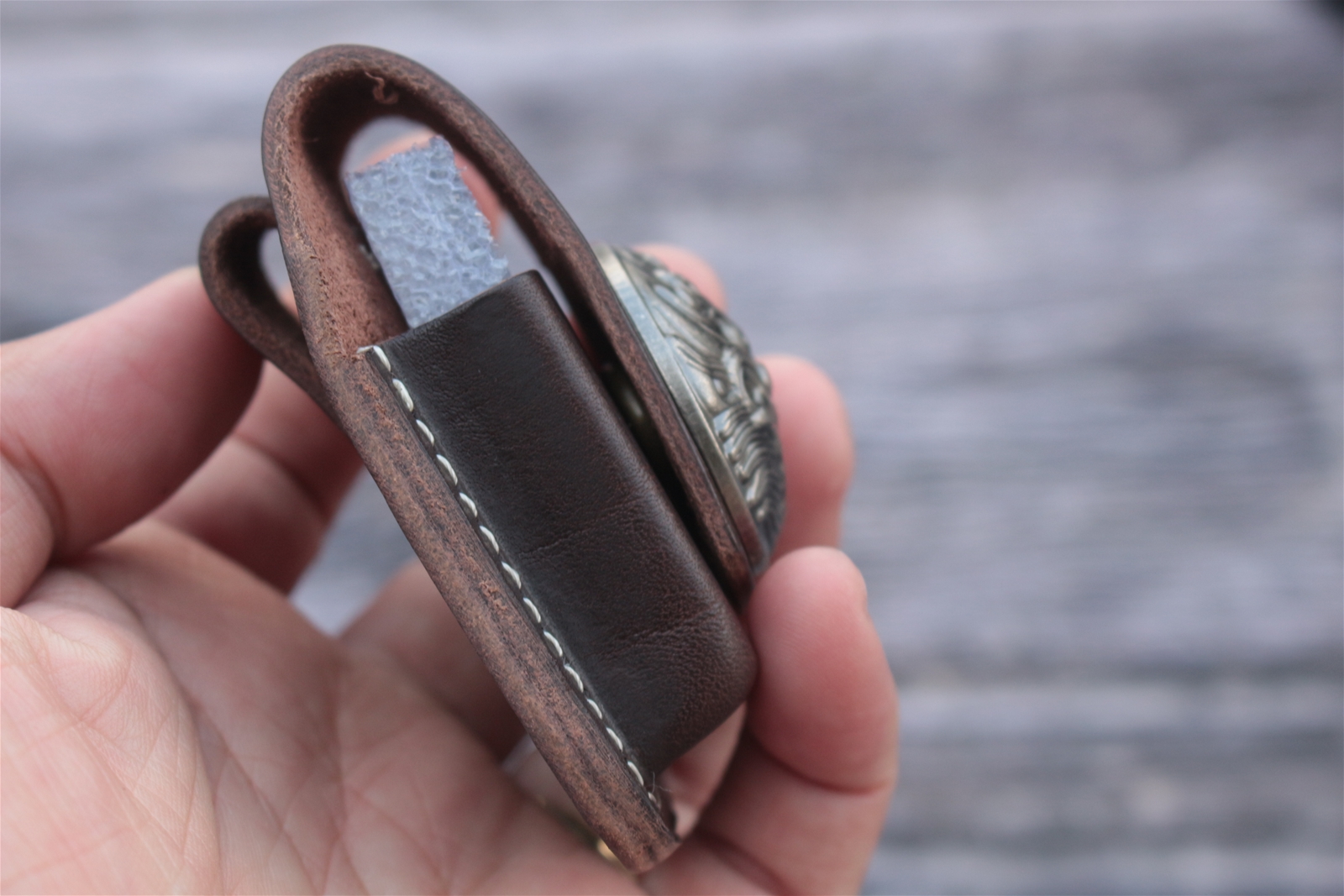 Bao Da Đựng Bật Lửa Zippo Có Nút Đồng Nổi ( Có Thể Đeo Thắt Lưng )