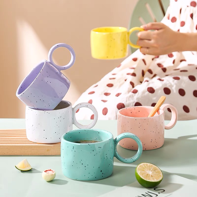 Cốc sứ vẩy mực quai tròn