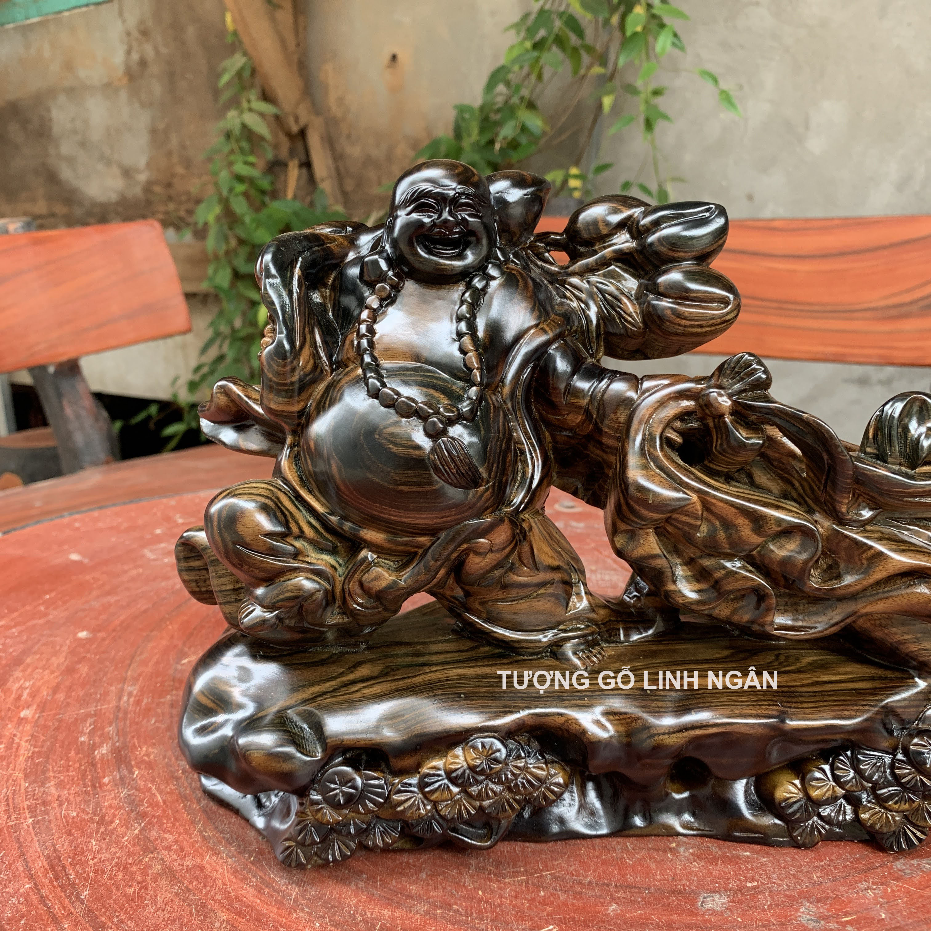 Tượng phật Di lặc gỗ Mun (Cao 20 cm, ngang 40 cm, sâu 10 cm)