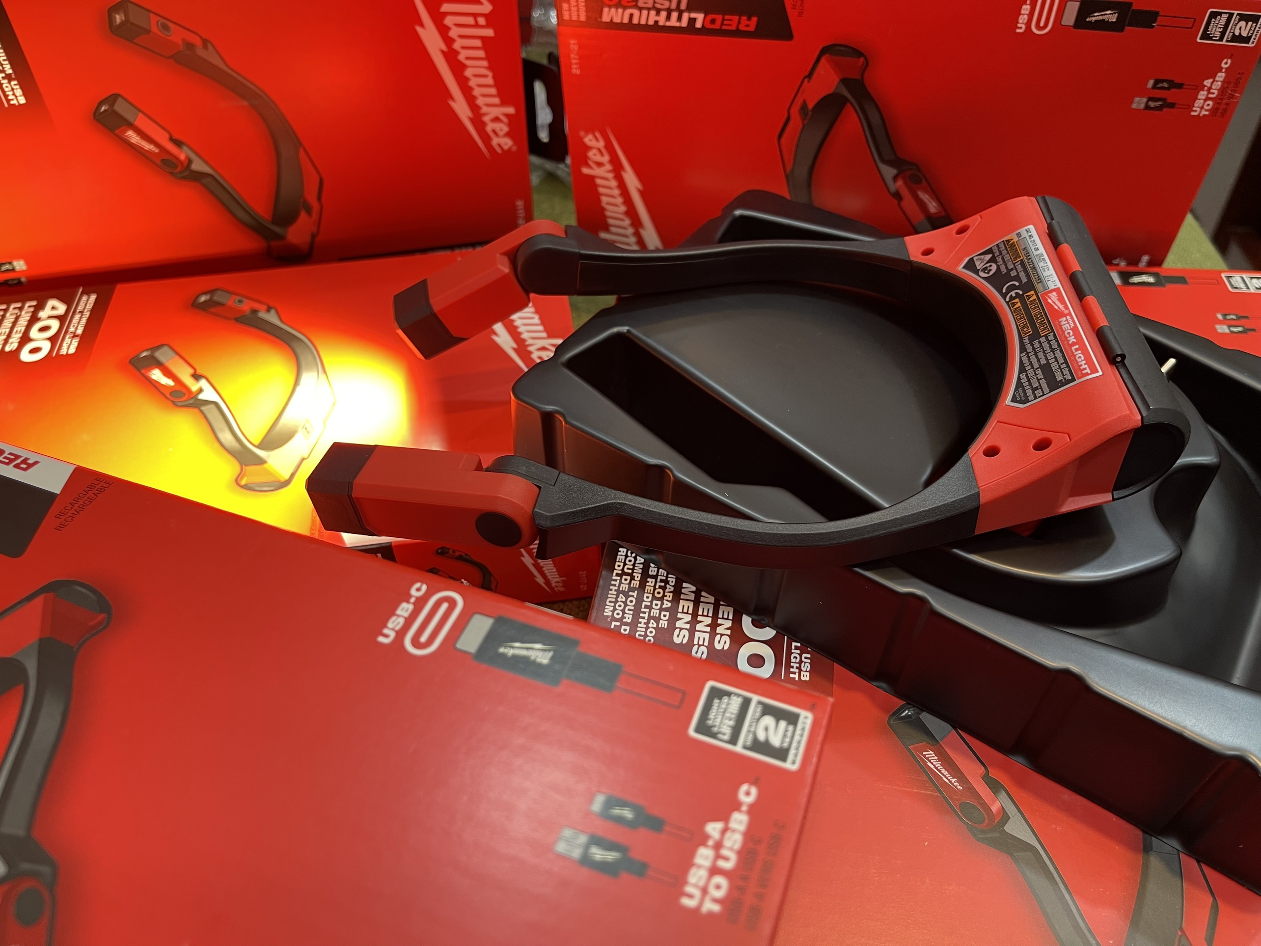Milwaukee 2117-21 Bộ đèn cổ USB 400 Lumens REDLITHIUM