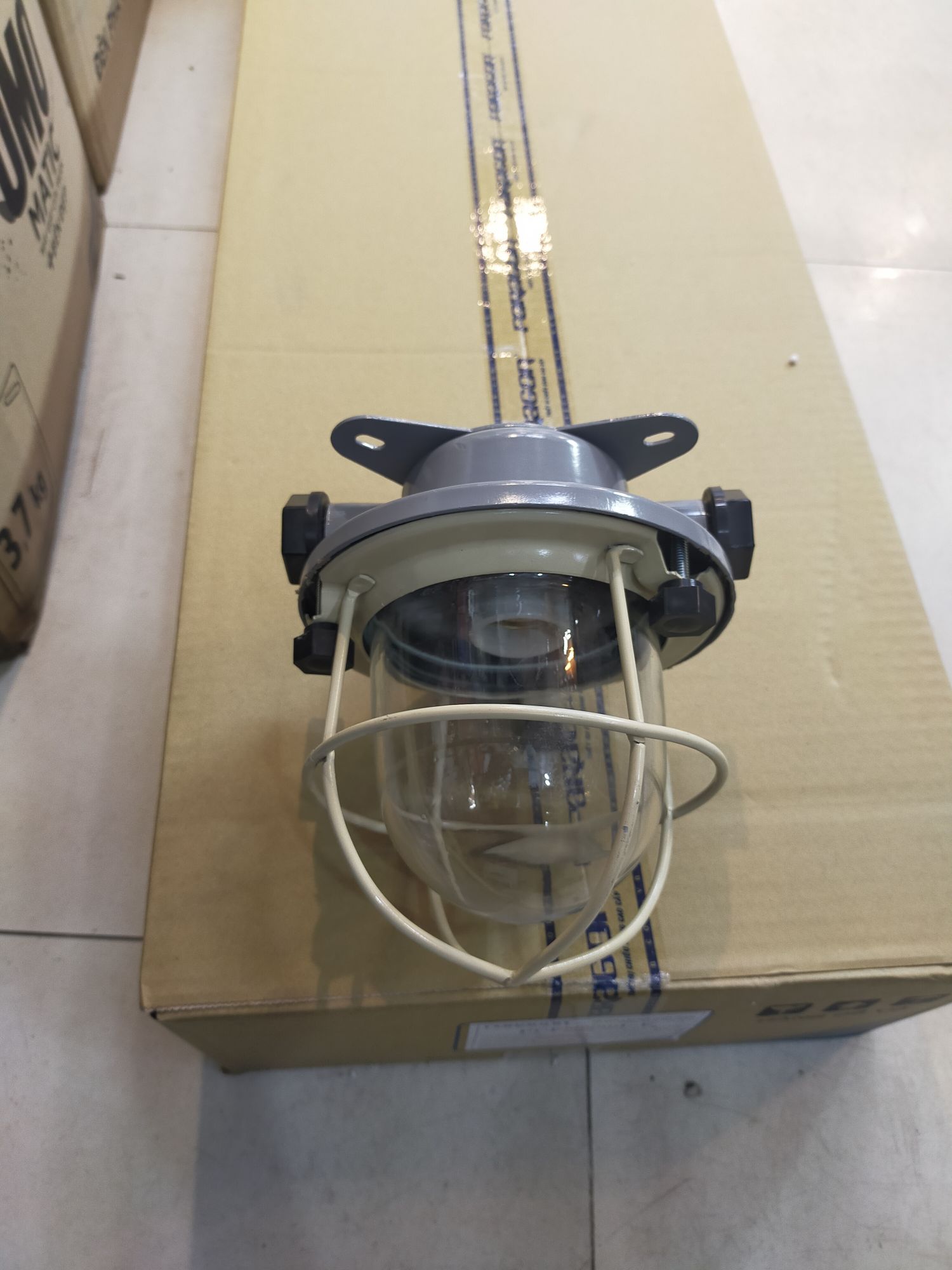 Đèn chống nổ đế ngồi đui e27 phổ thông