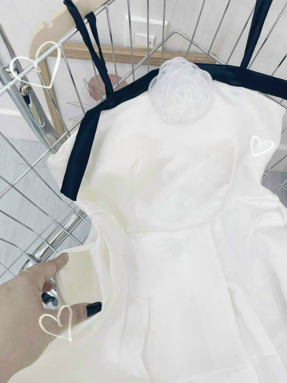 Đầm Trắng phối Đen Có Mút Xinh Xắn-QC