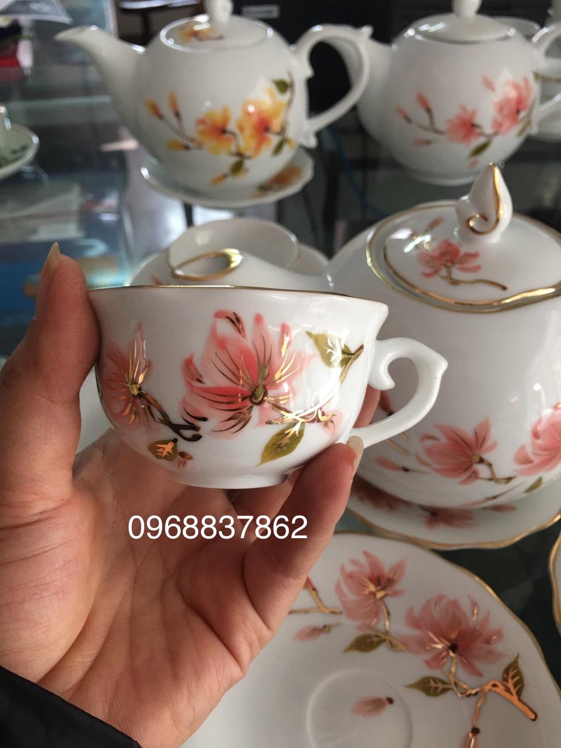 Bộ ấm chén hoa hồng kẻ chỉ vàng kim