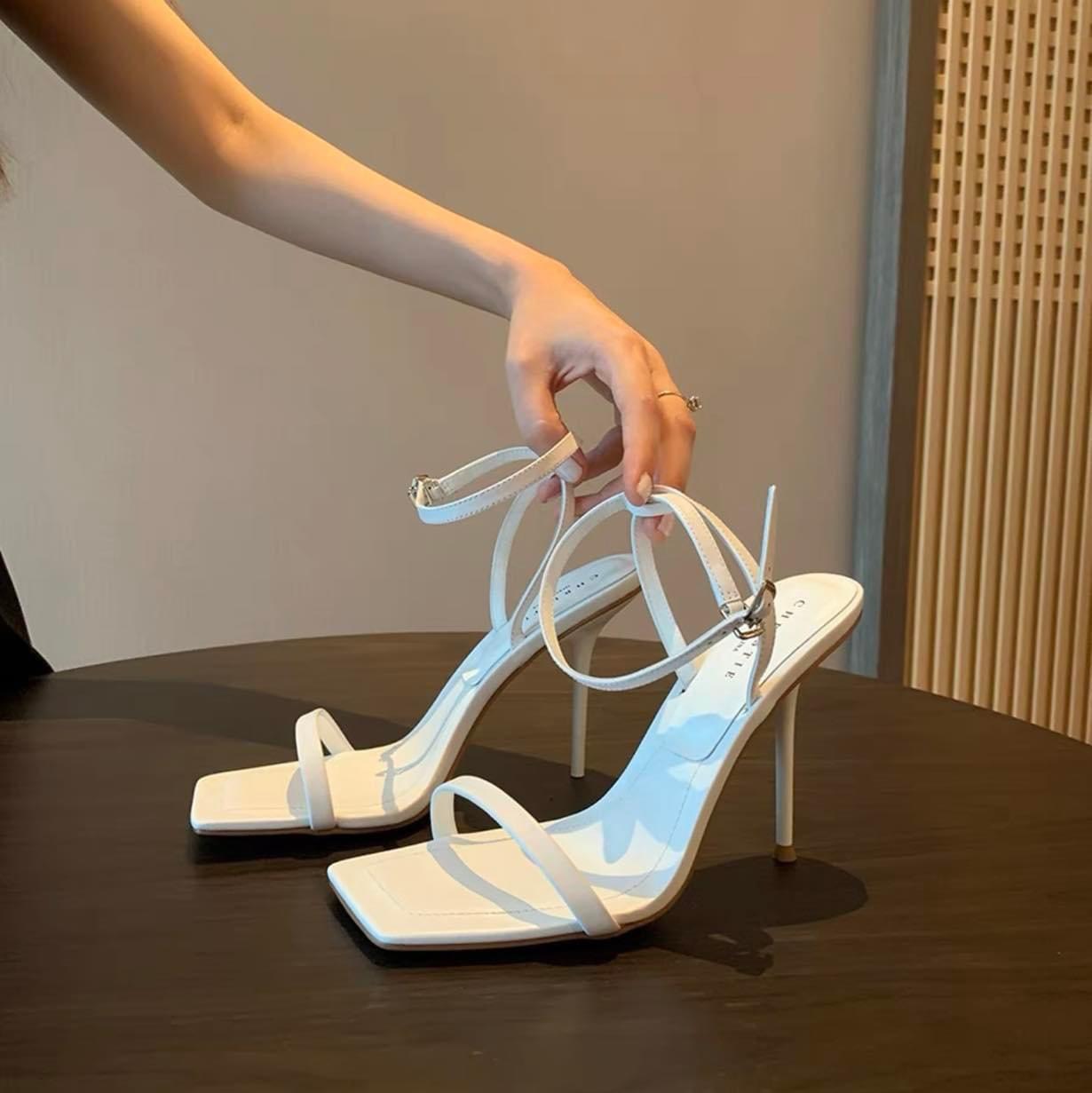Giày sandal cao gót nhọn 9p siêu hot.