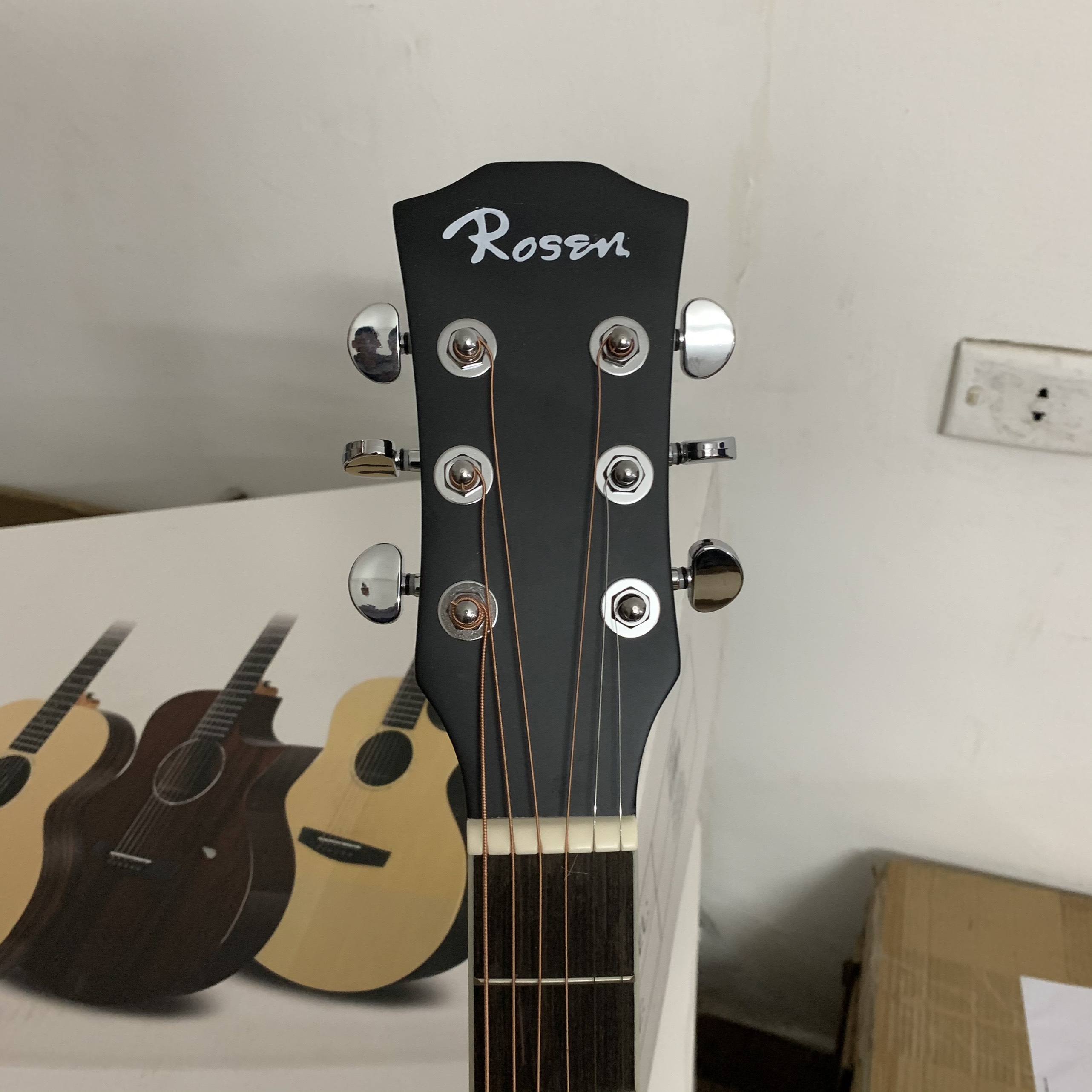 Đàn Guitar Acoustic Rosen R135