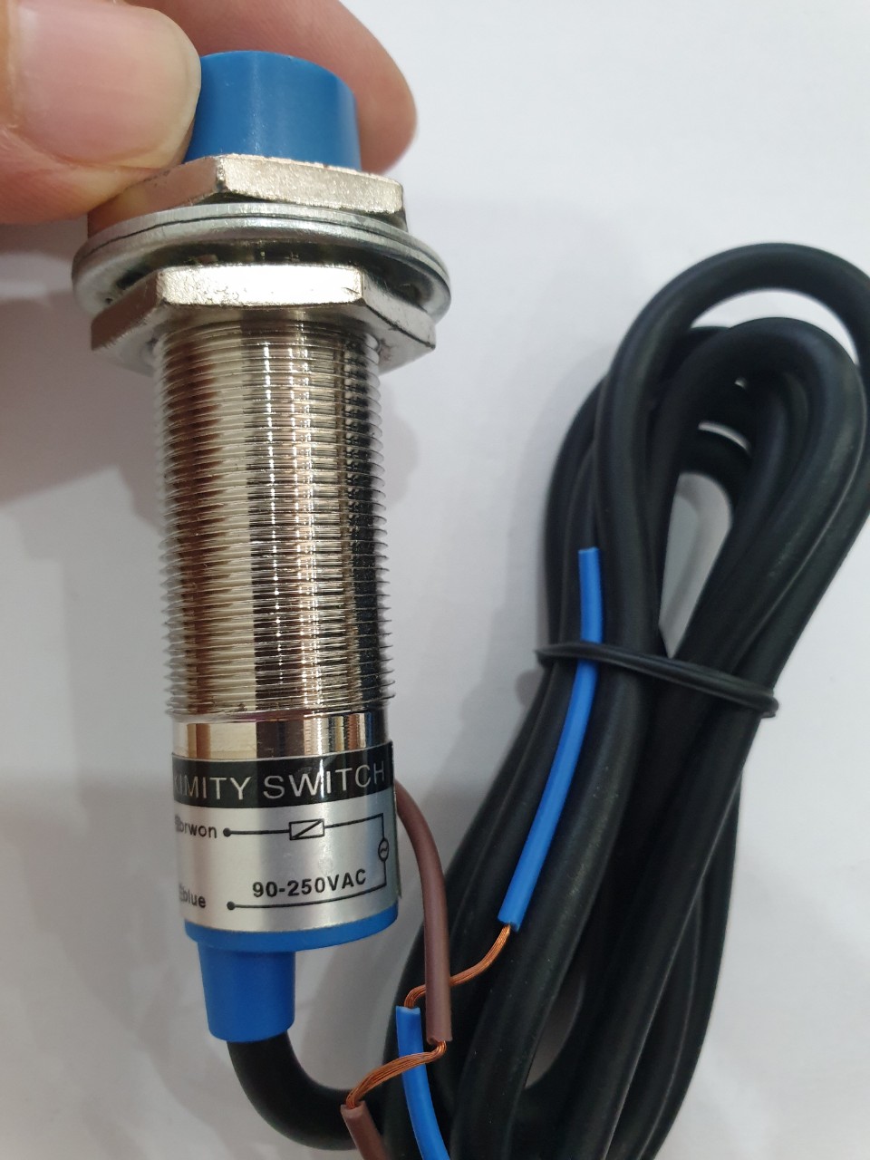 Cảm biến tiệm cận Omron phi 18 E2E- X10MY2 NC  90-250VAC
