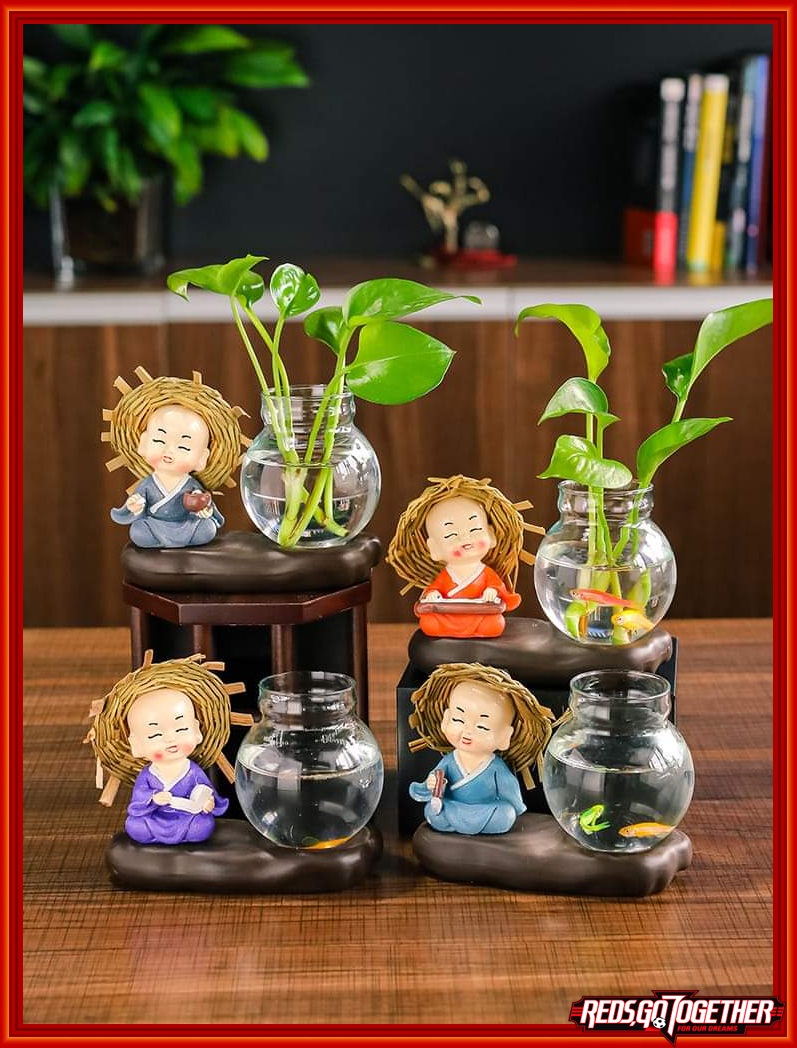 Chú tiểu đội nón rơm kèm lọ hoa trồng cây giúp thư giãn - 1 con giao màu ngẫu nhiên