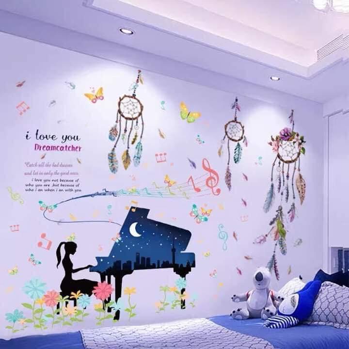Decal dán tường chuông gió và cô gái đánh đàn