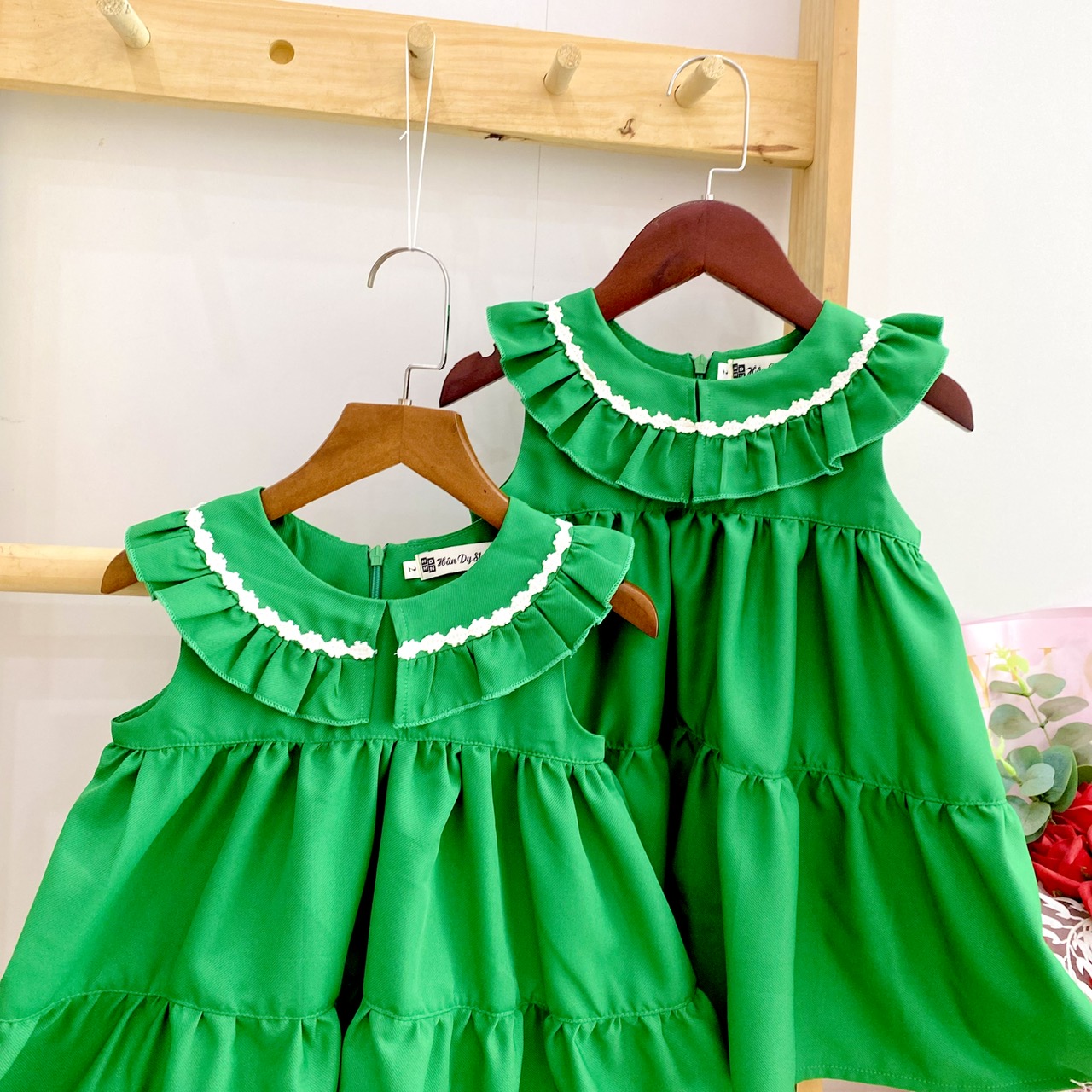Đầm váy tầng cổ tròn phối ren cho bé mặc dễ thương