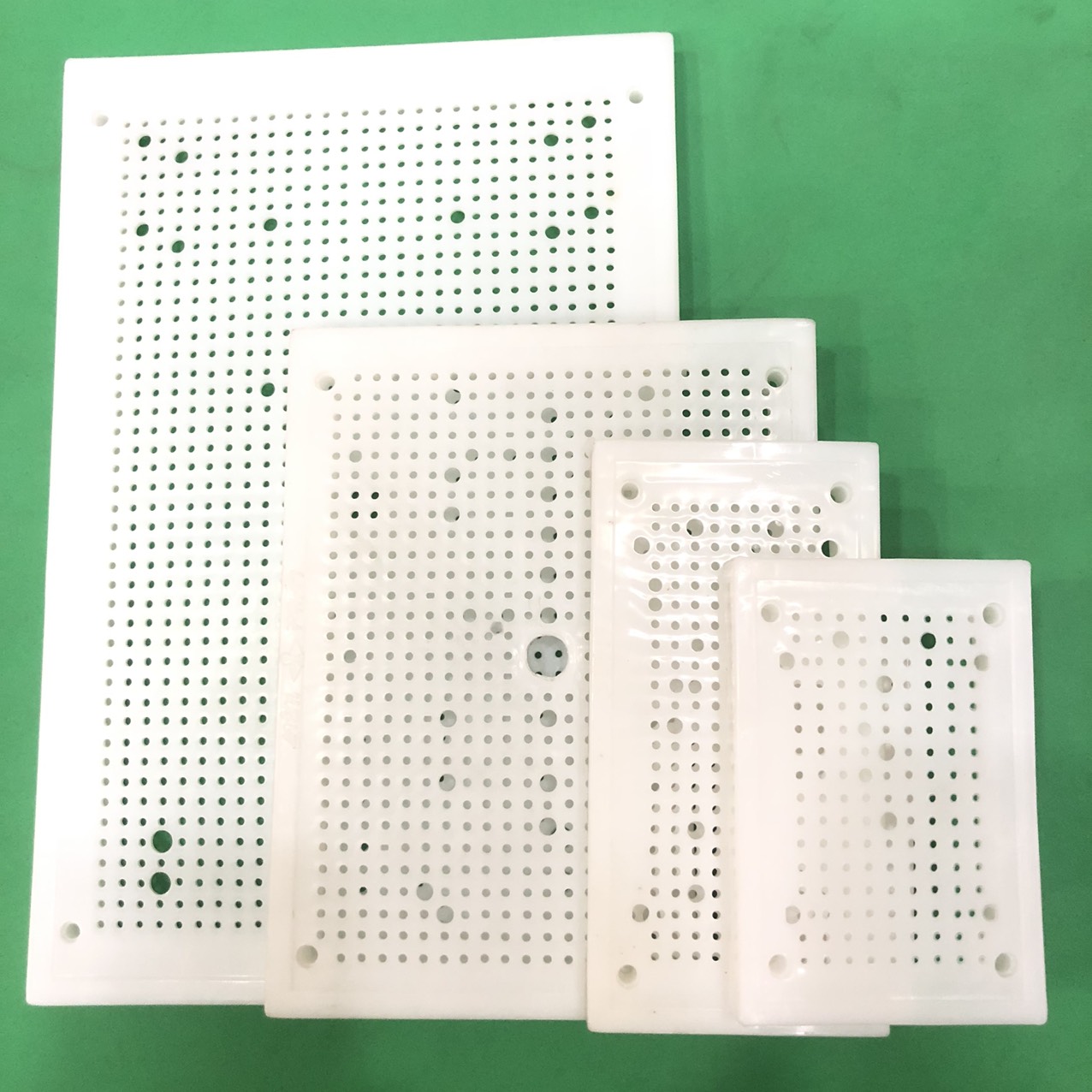 Bảng điện nhựa nhiều kích thước - Điện Việt