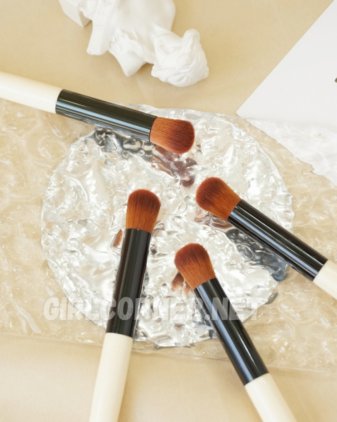 Cọ che khuyết điểm Bobbi Full Coverage Touch Up