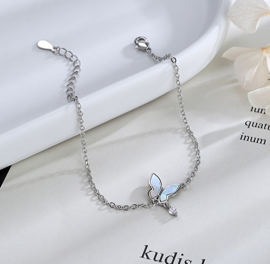 Lắc tay bướm xinh ánh bạc