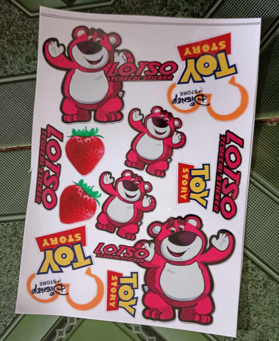 tem tấm logo gấu dâu