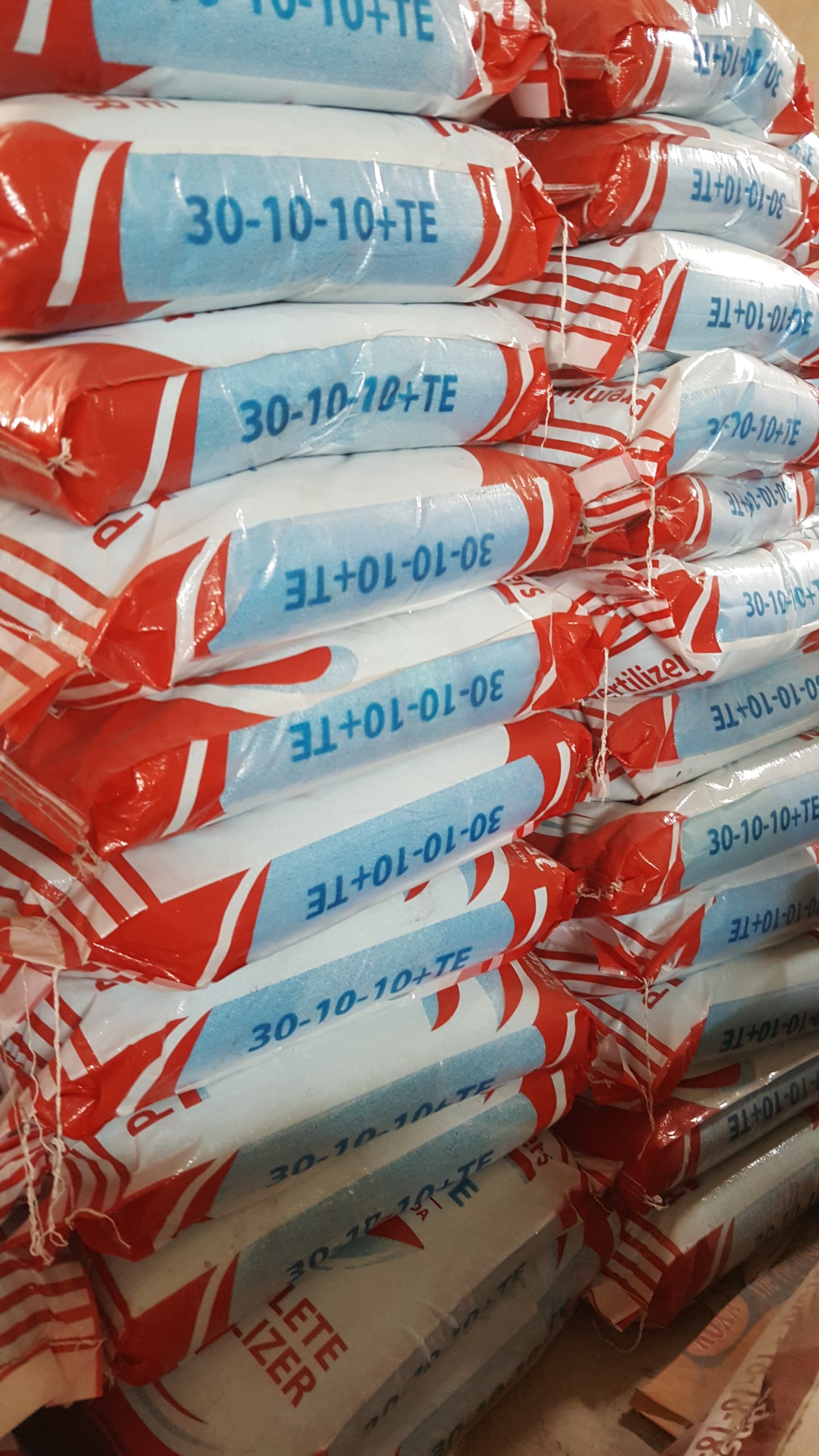 Phân bón NPK 30.10.10 - Công nghệ Canada - Túi Zip 1Kg