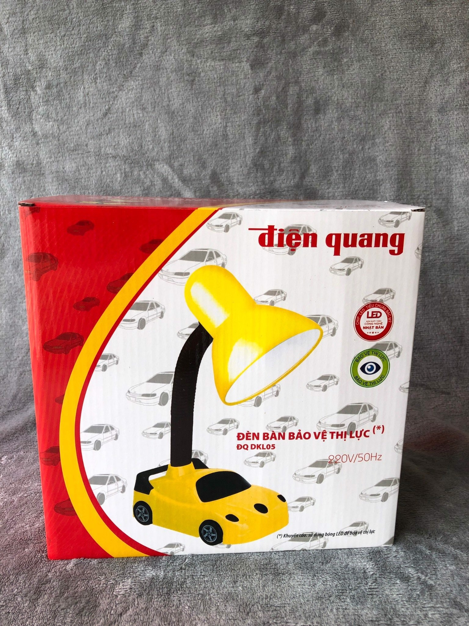 Đèn bàn Điện Quang ĐQ DKL05 B (kiểu xe hơi, vàng đen, có bóng)