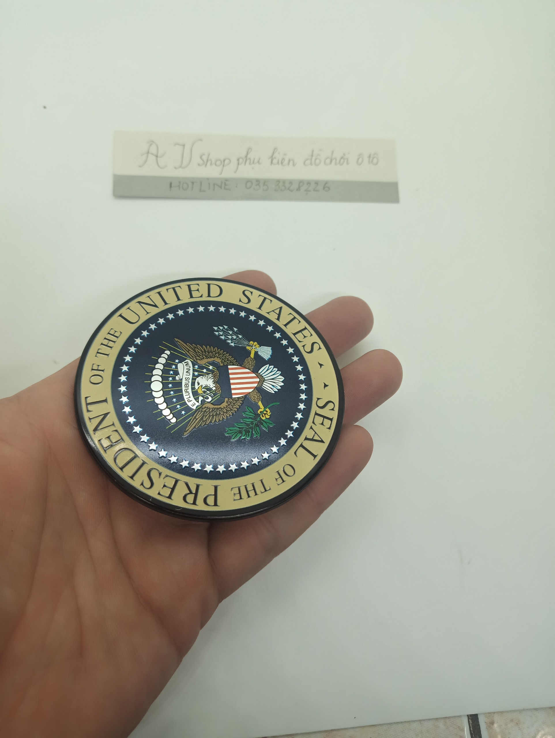 miếng dán 3D trang trí xe logo PRESIDENT