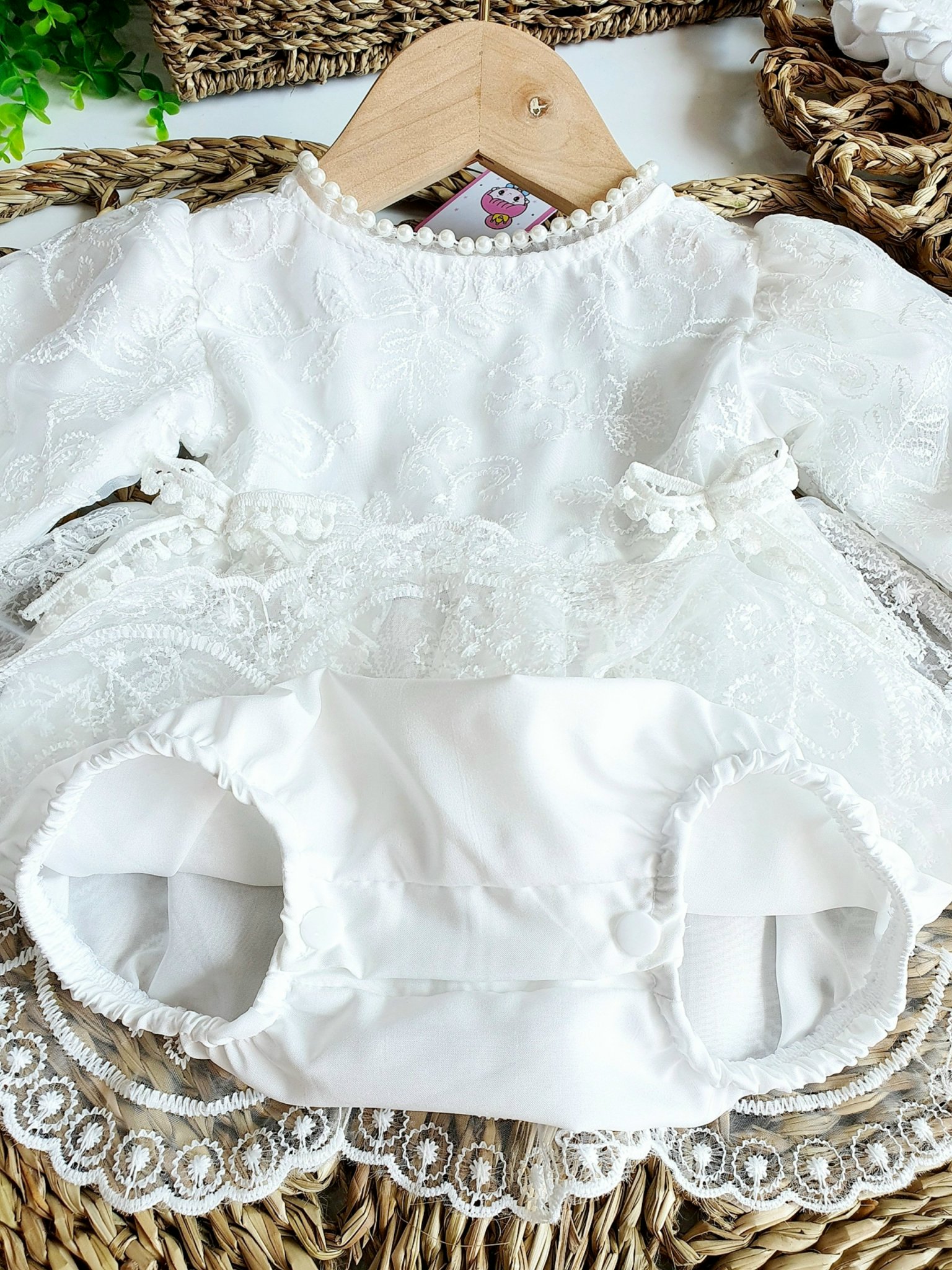 Đầm body lồng váy ren trắng sứ dài tay chân ren siêu xinh cho bé từ sơ sinh đến 12kg