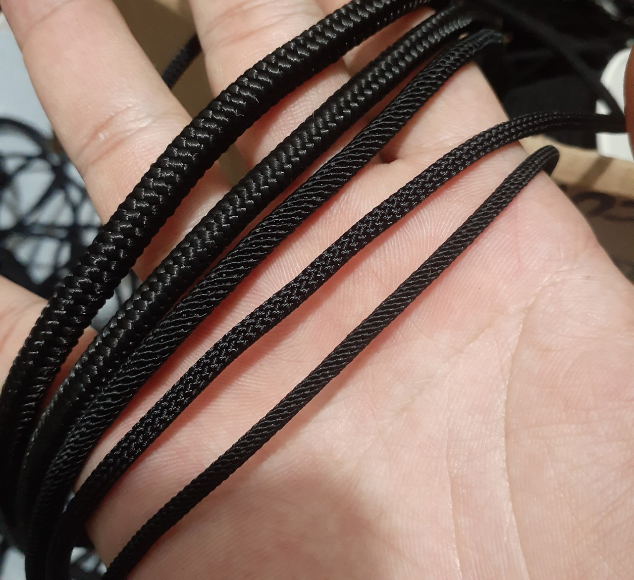 Một mét dây chuyền dù đen của thái siêu bền, siêu chắc, nhiều size dễ chọn