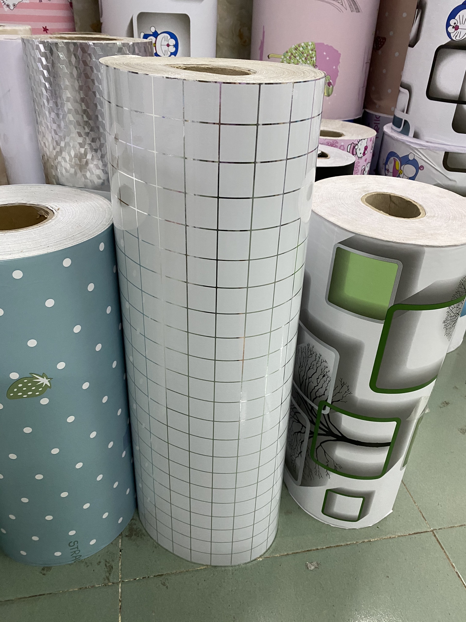 5 mét decal dán bếp khổ 60cm rộng tráng nhôm chịu nhiệt có keo - vuông trắng nhỏ fh117