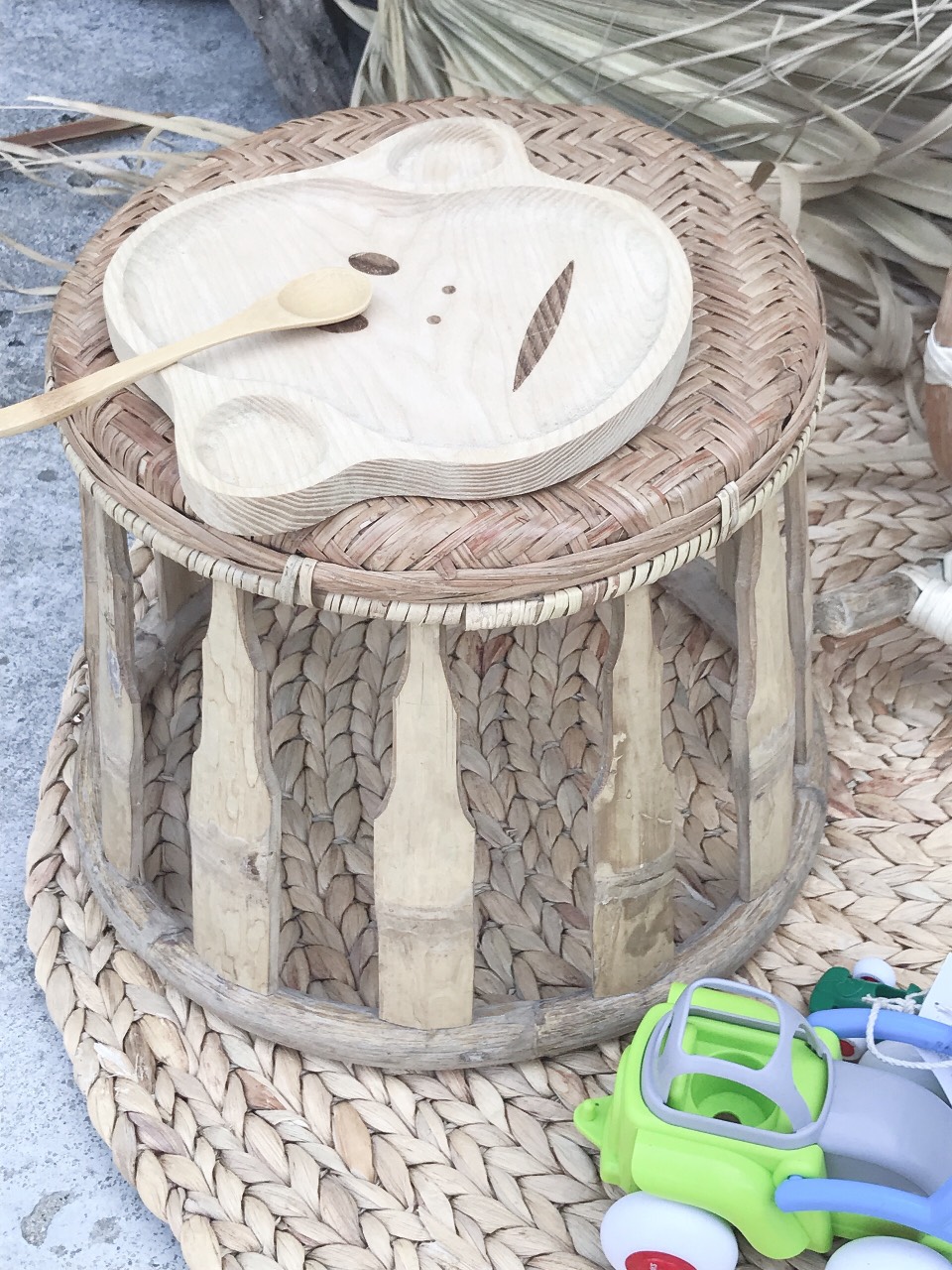 { PHỤ KIỆN CHỤP HÌNH} Combo Ghế, Bàn Đôn Tre Dành Cho Bé Kèm Thảm Lục Bình 1m1 thích Hợp làm Phụ Kiện Hình Hoặc Tranng Trí Phòng Cho Bé rất Xinh Xắn Và đáng yêu