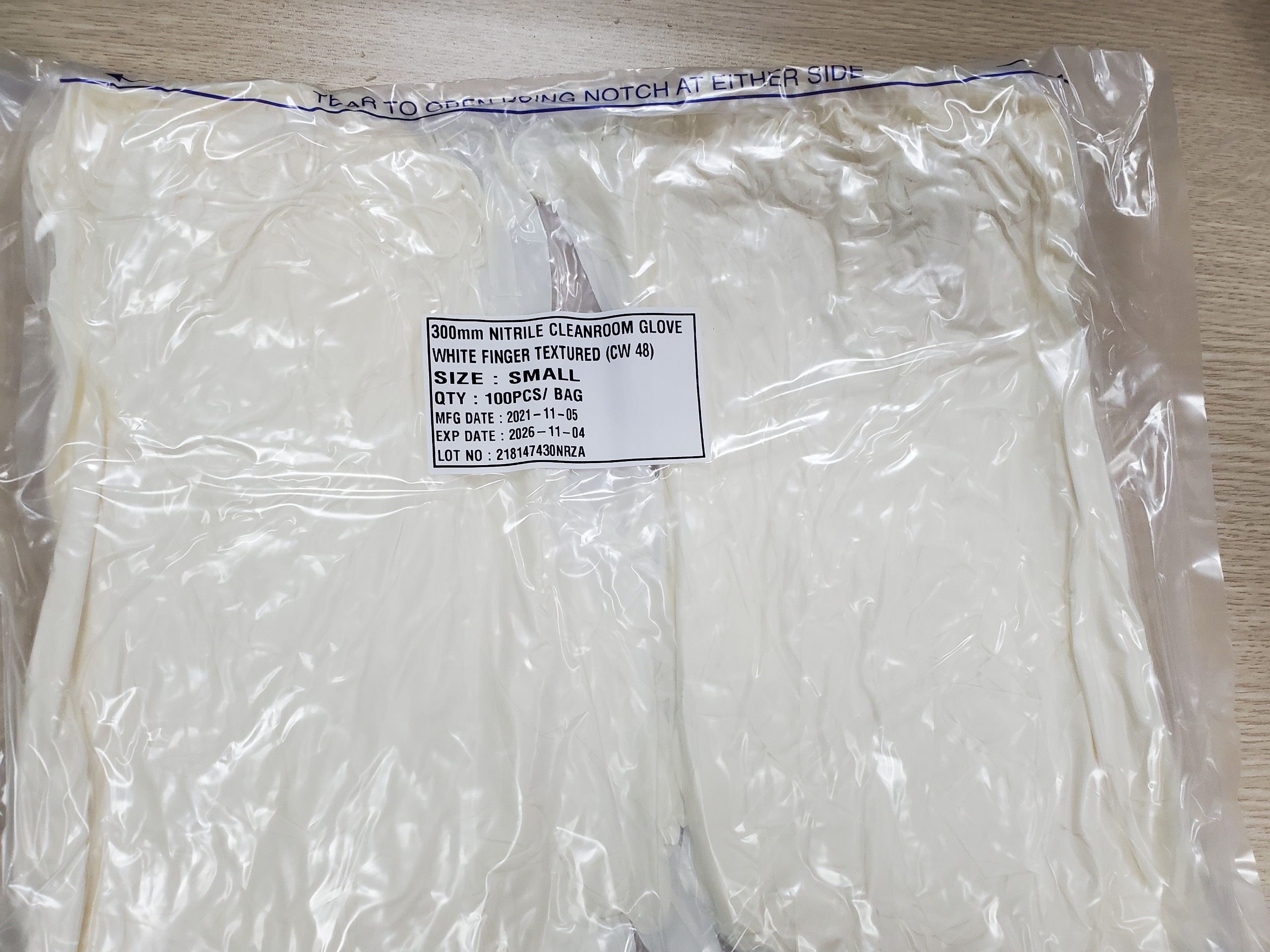 Găng tay phòng sạch Nitrile Cleanroom Disposable Gloves tiêu chuẩn 10 Class, 100 Class, 1000 Class
