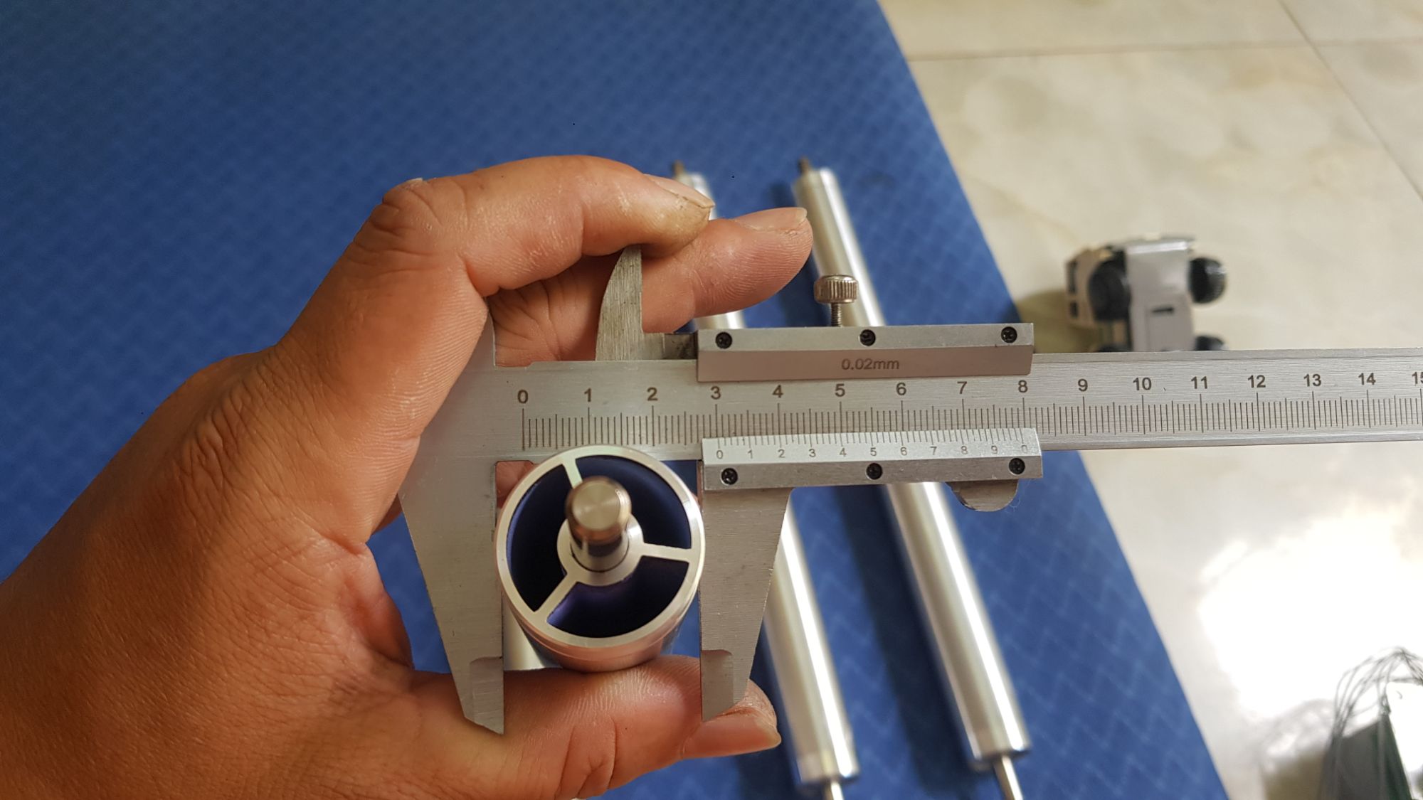 Rulo nhôm phi 30mm,dài 325mm,trục 8mm