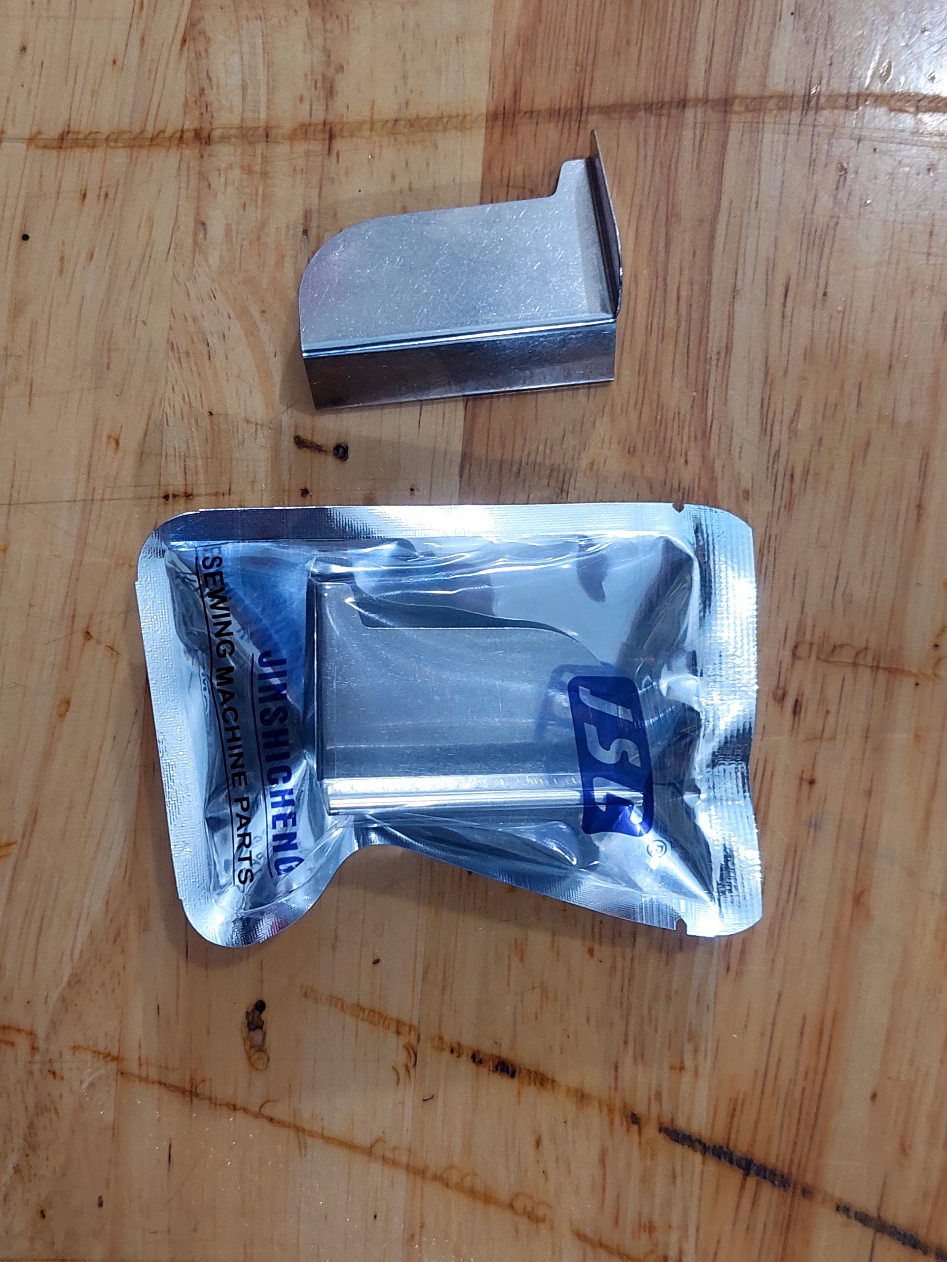 cữ chống lẹm máy vắt sổ