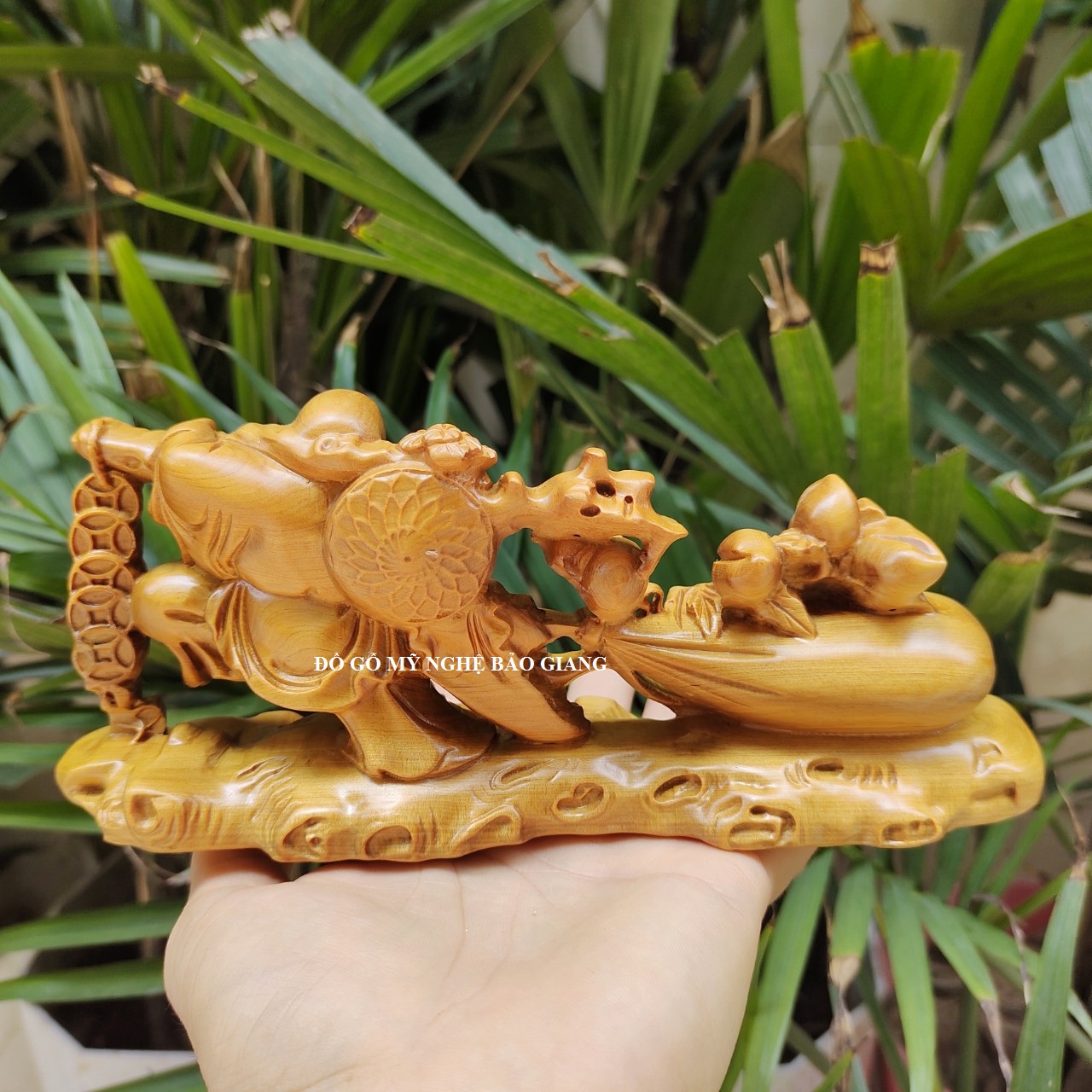 Tượng phật di lặc gỗ bách xanh