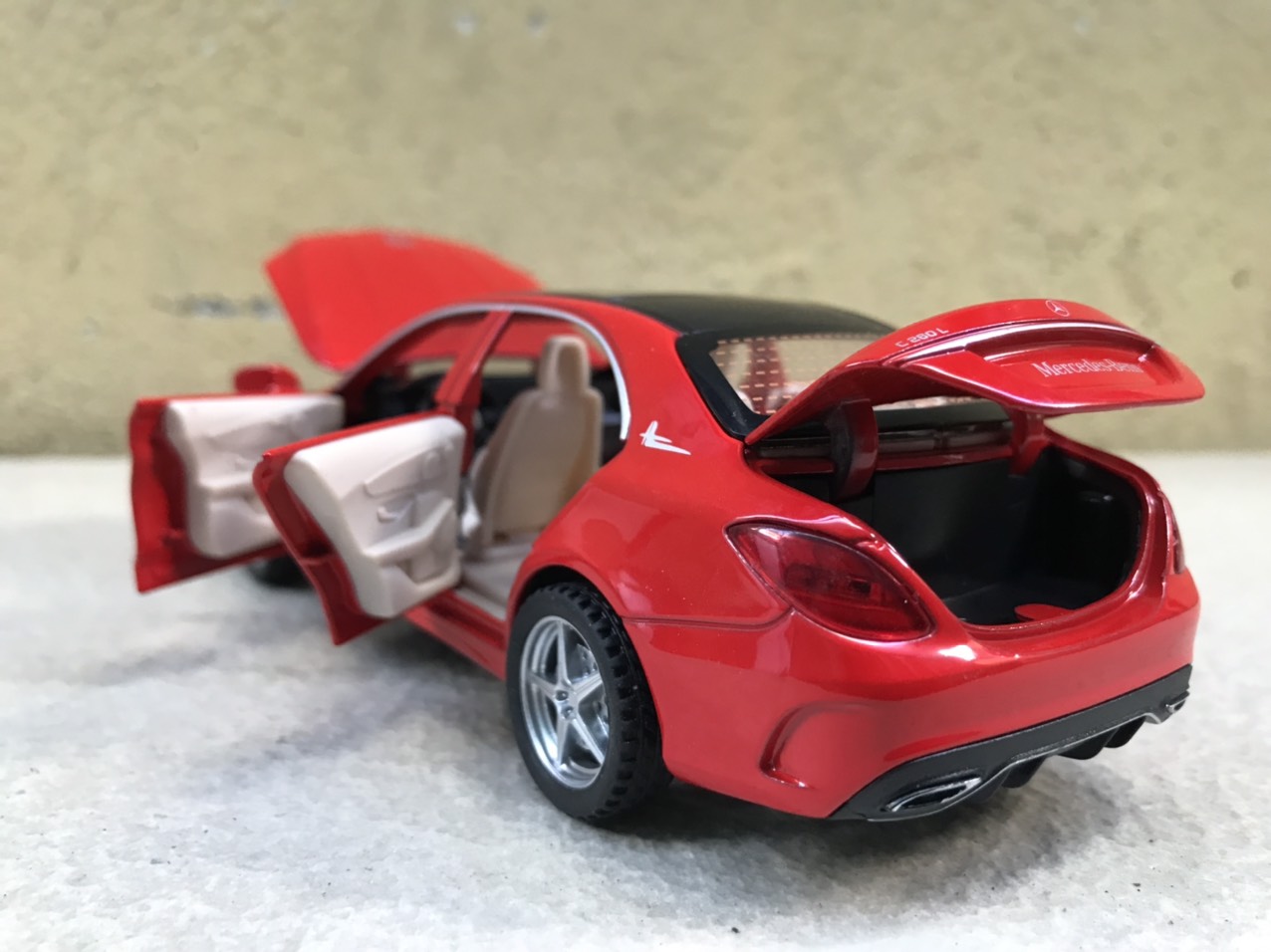 [HCM]Mô hình xe ô tô Mercedes C260L 1:32
