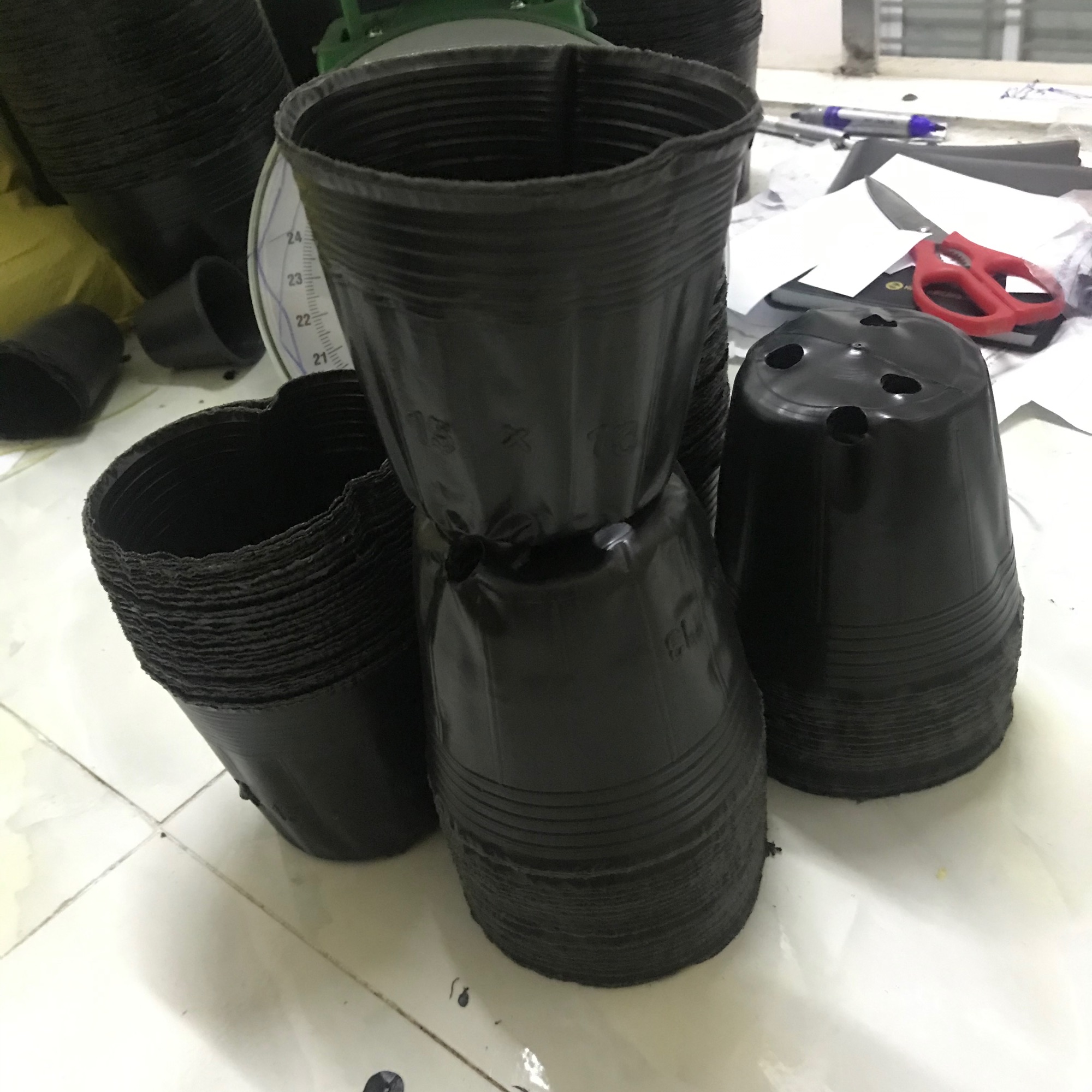 1kg bầu trồng cây 13.12(300 cái/kg)