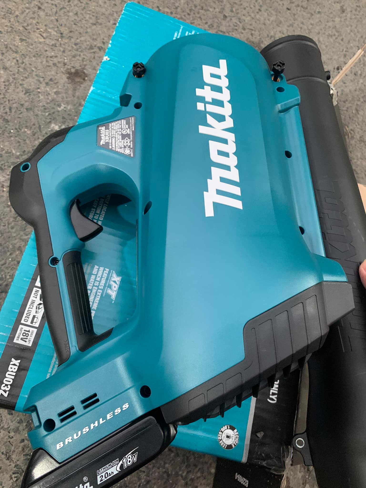 Máy thổi lá Makita XBU03