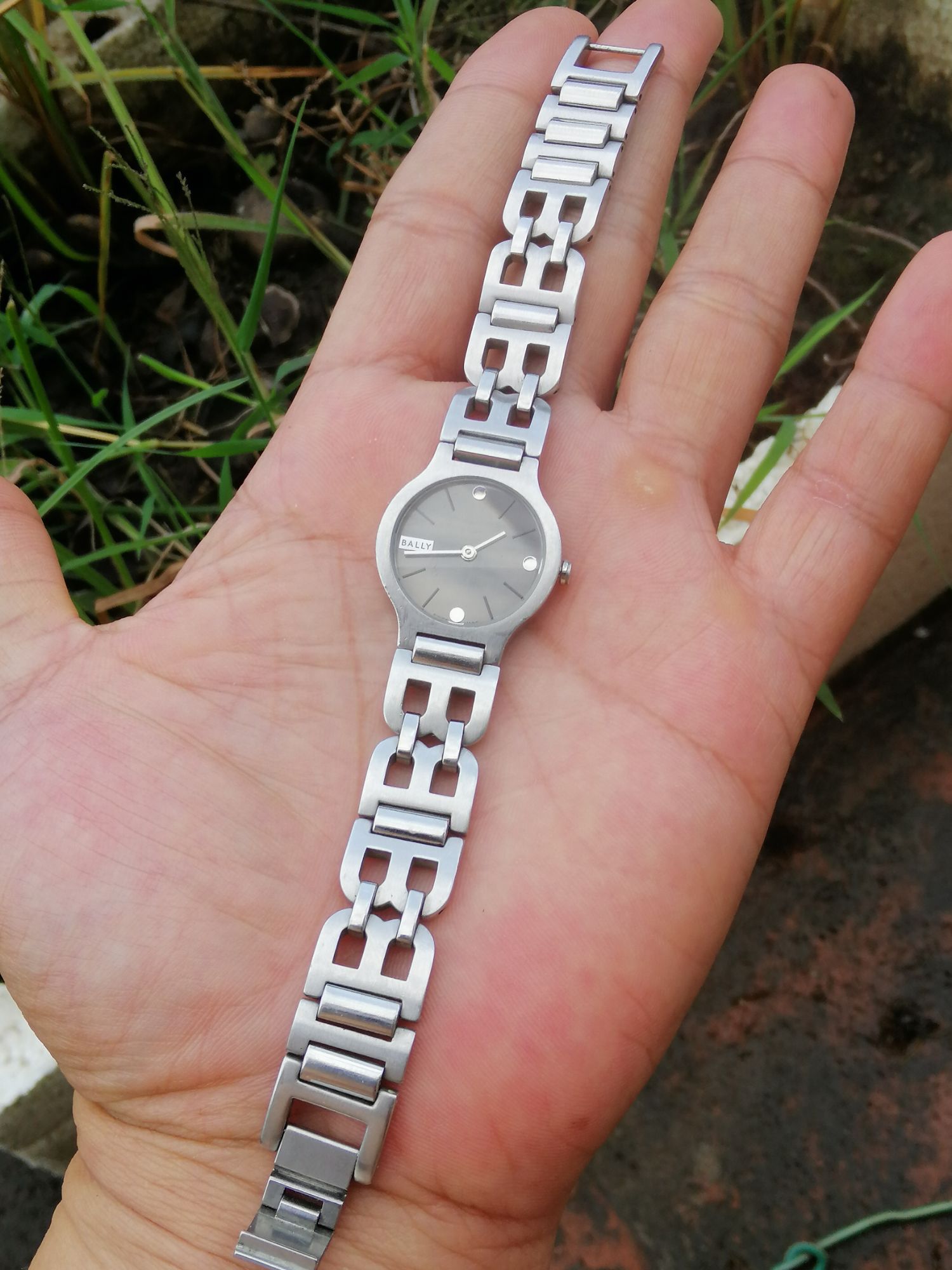 Đồng hồ nữ hiệu BALLY của Thụy Sĩ