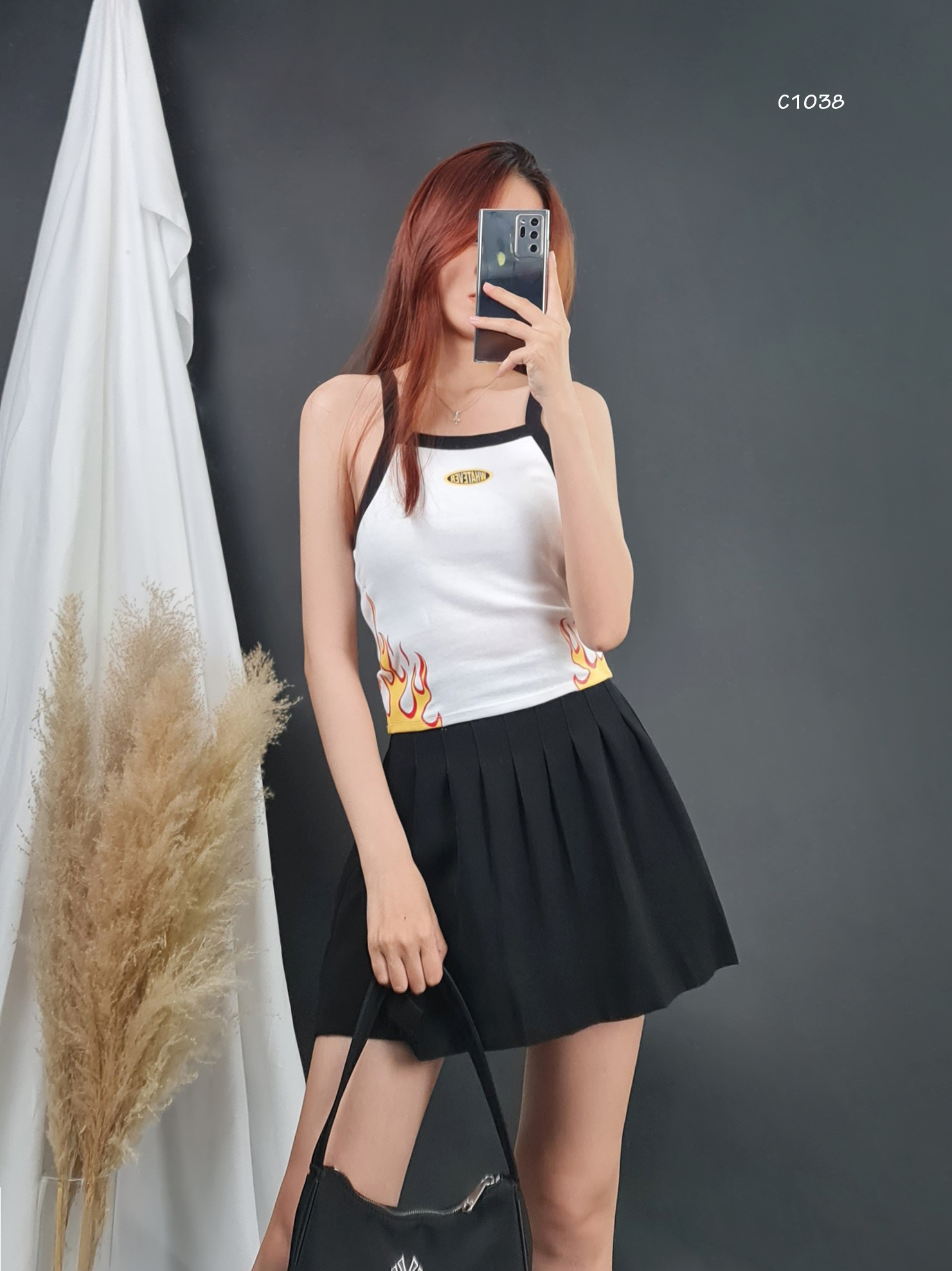 C1038 - Áo thun 2 dây croptop F21 in hình lửa
