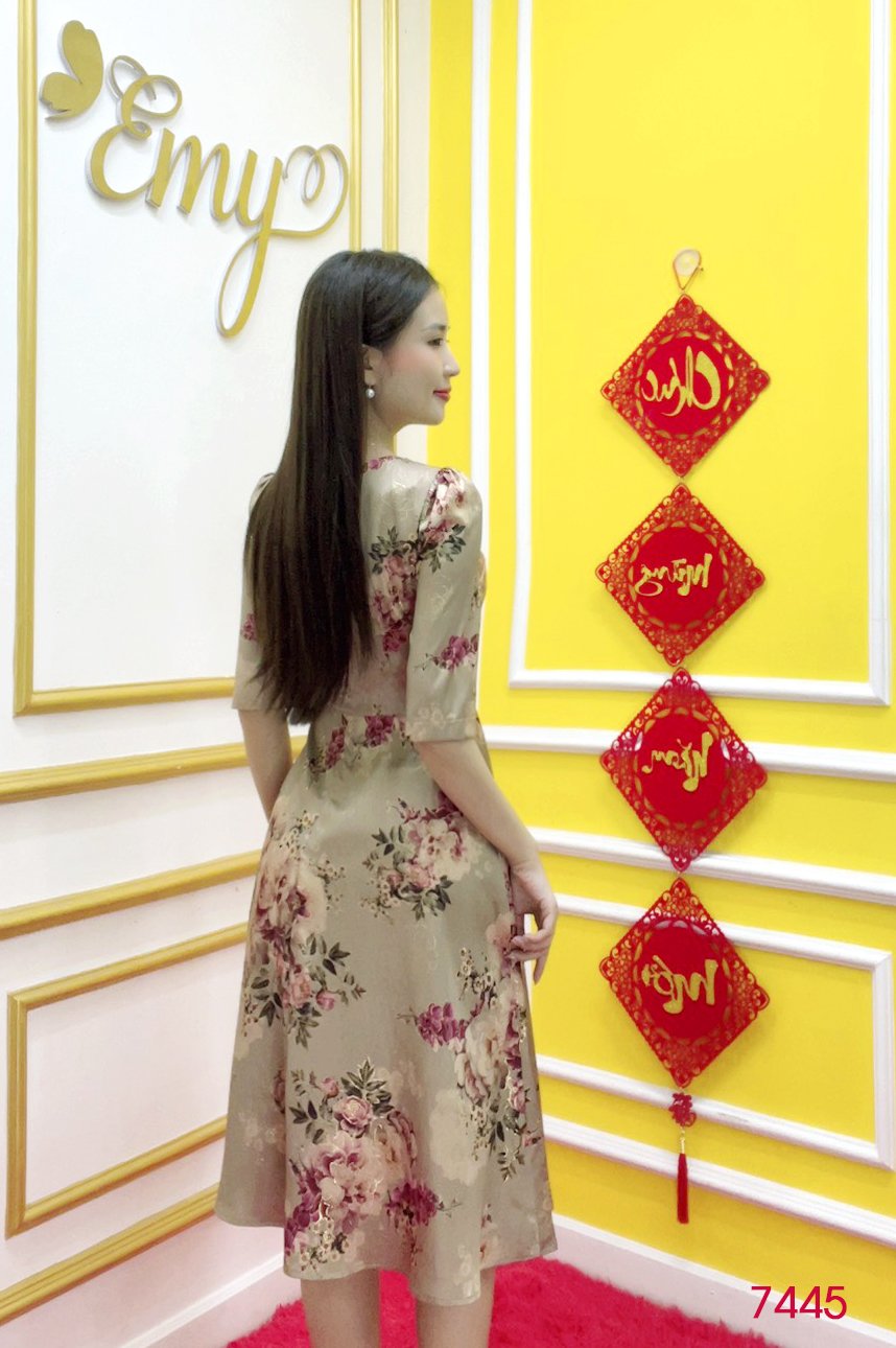 Đầm EMY EM7445 Xoè Lụa Vân Pháp LVP Xoắn Ngực