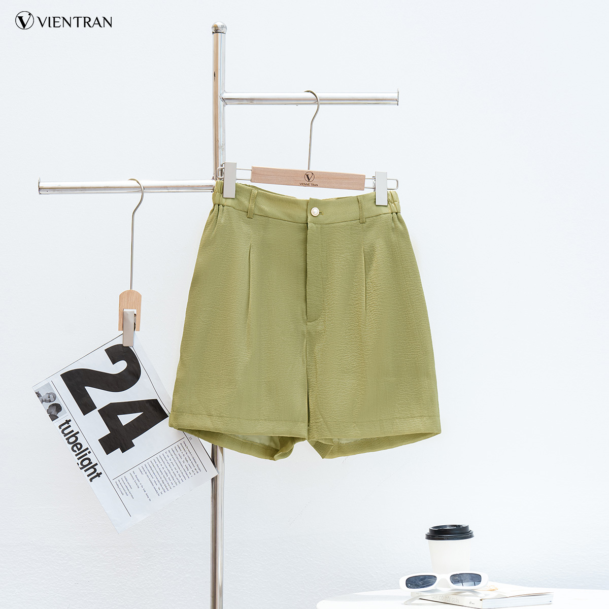 Quần Shorts VIENTRAN Ly Xếp Túi Dọc V64S23H007