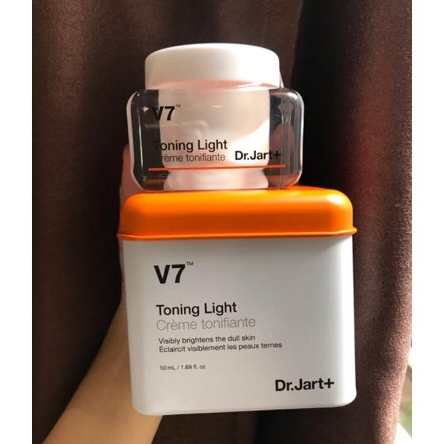 Kem dưỡng trắng da Dr.Jart+ V7 Toning Light 50ml (Mẫu Mới)