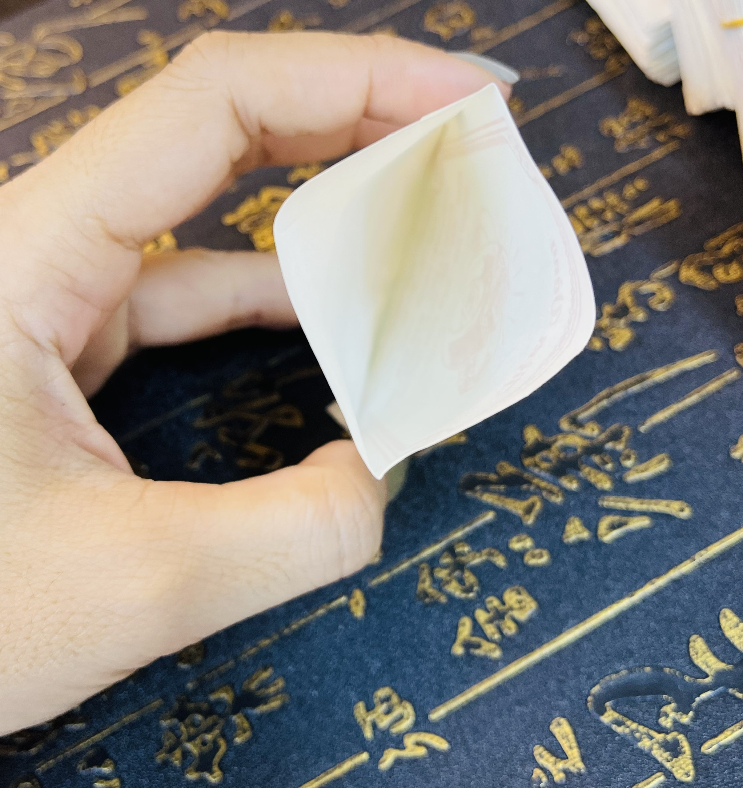 1 xấp túi giấy đựng nữ trang vàng bạc (khoảng 60 tờ)