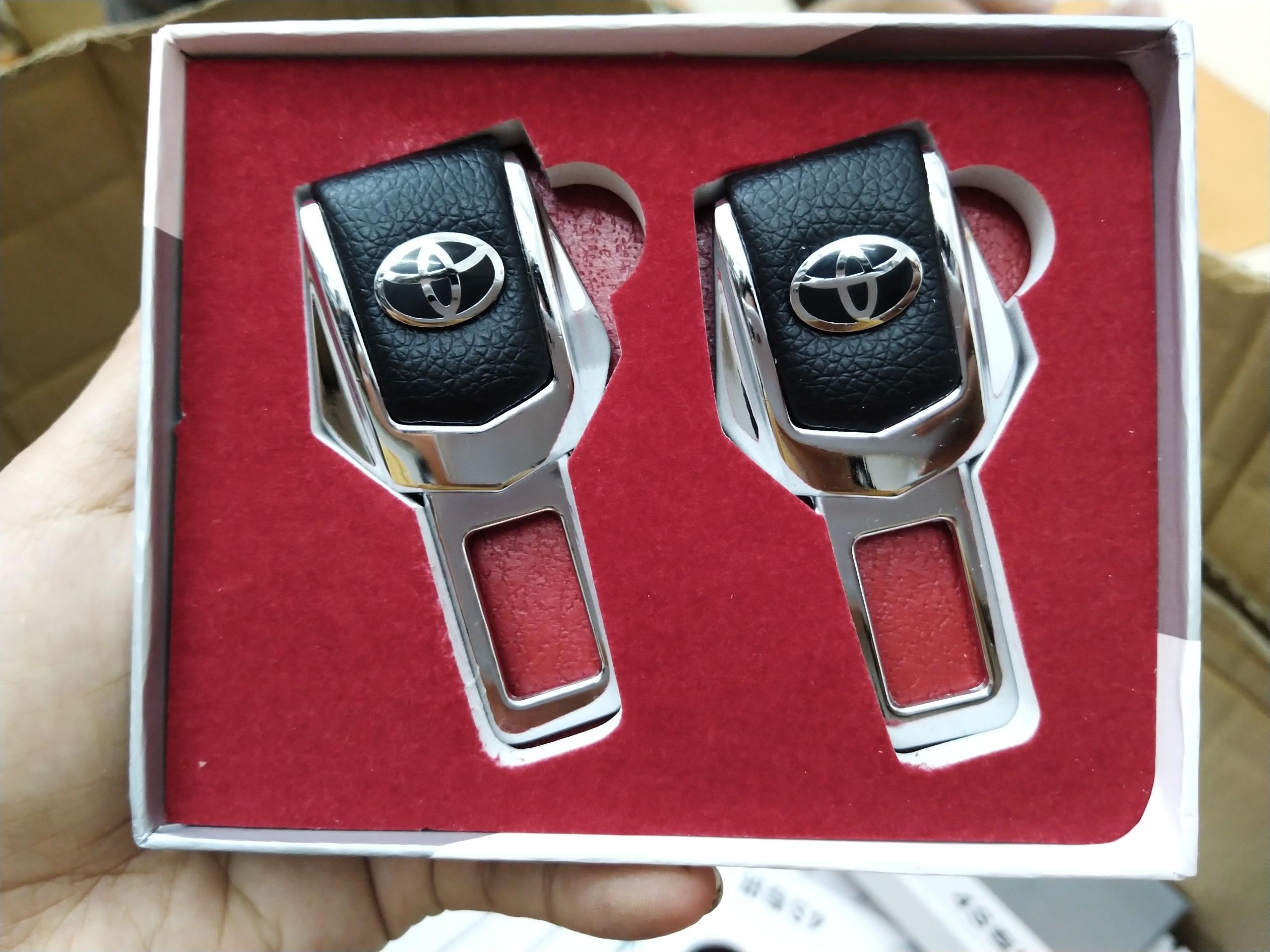 Chốt an toàn oto logo TOYOTA