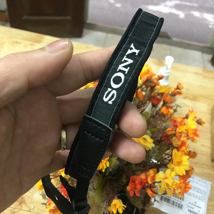 Dây đeo máy ảnh Sony