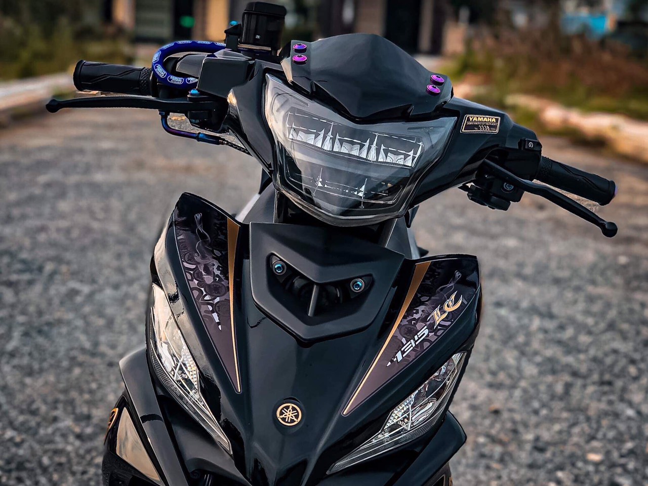 Mão ốp đầu kiểu Exciter 135 LCD