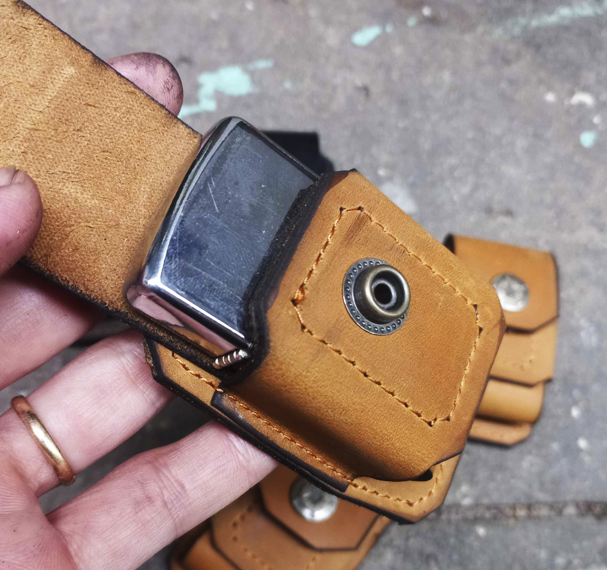BAO DA ĐỰNG ZIPPO ĐEO HÔNG