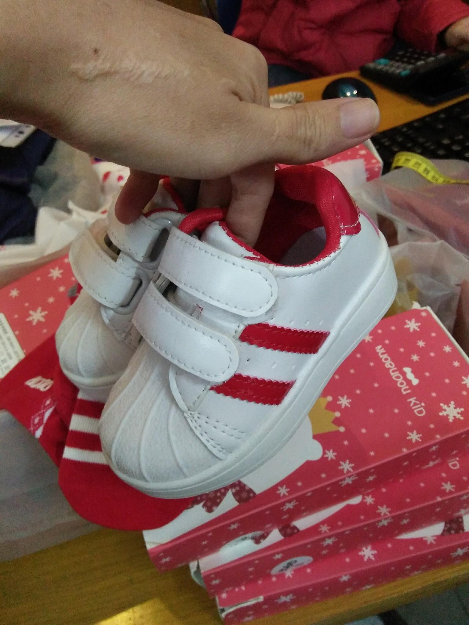 Giày thể thao bé trai size 30