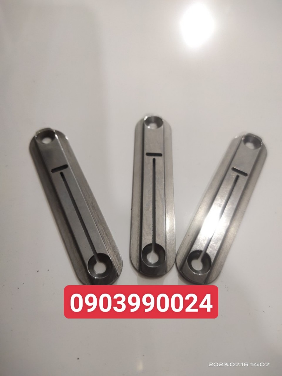 mặt nguyệt máy thùa khuy áo sơ mi