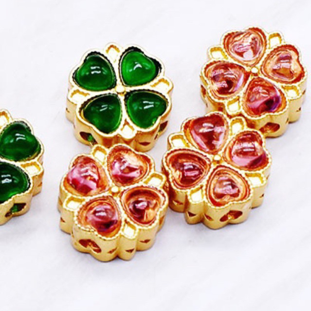 Charm cỏ 4 lá đính đá màu hồng - KL197